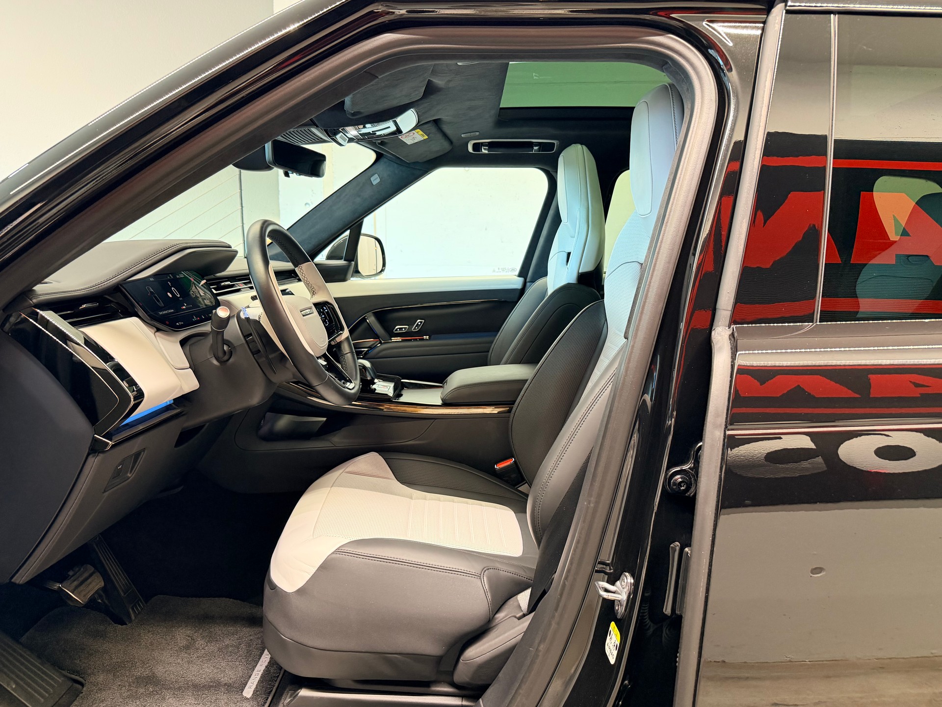 LAND ROVER Range Rover Sport P635 4.4 V8 SV Edition One-image-14