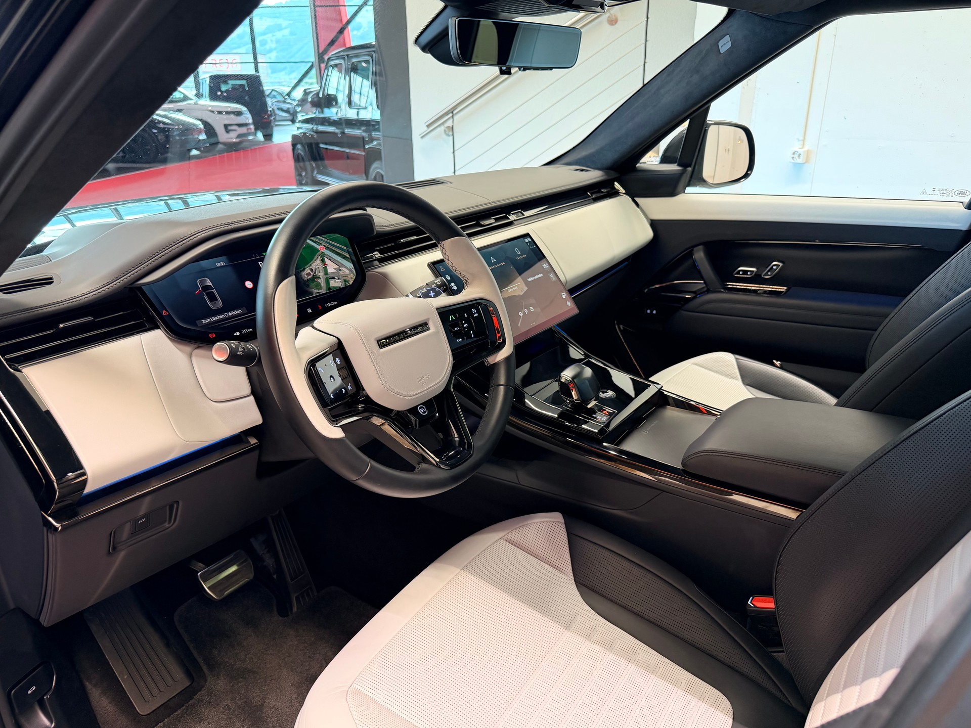 LAND ROVER Range Rover Sport P635 4.4 V8 SV Edition One-image-12