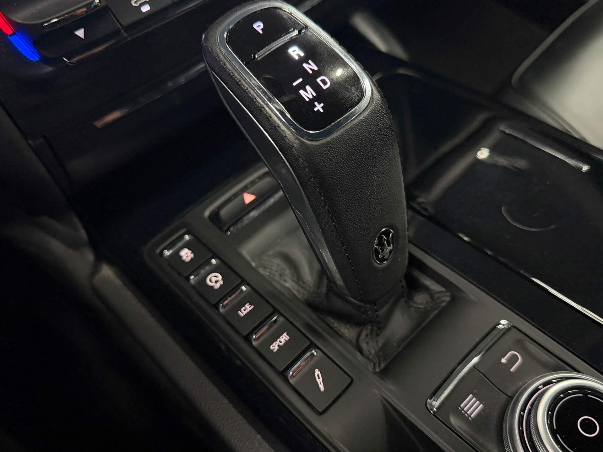 MASERATI Ghibli S Q4 3.0 GranSport Automatica-image-16