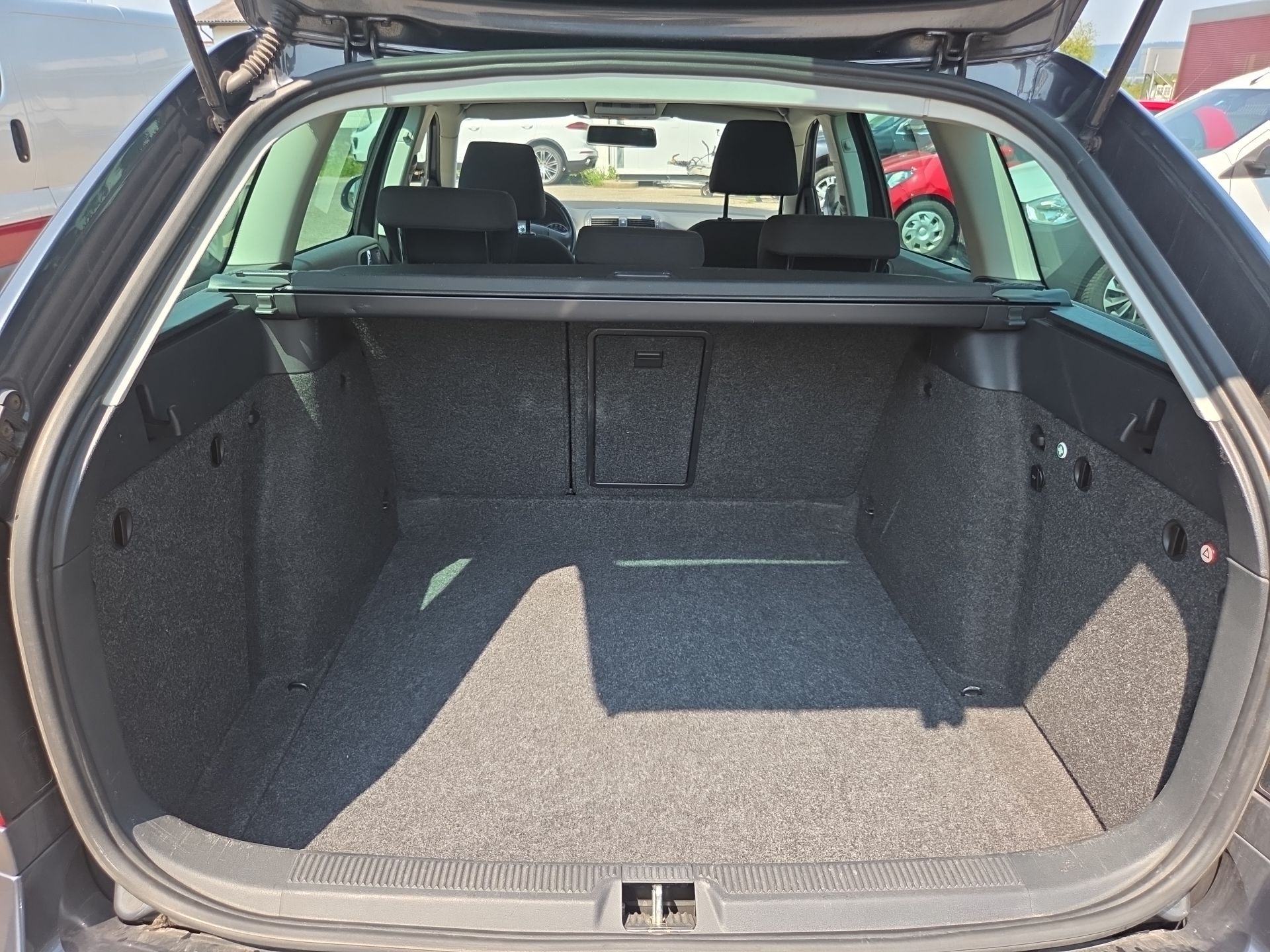 SKODA Octavia Combi 1.8 TSI Swiss Adventure 4x4-image-9