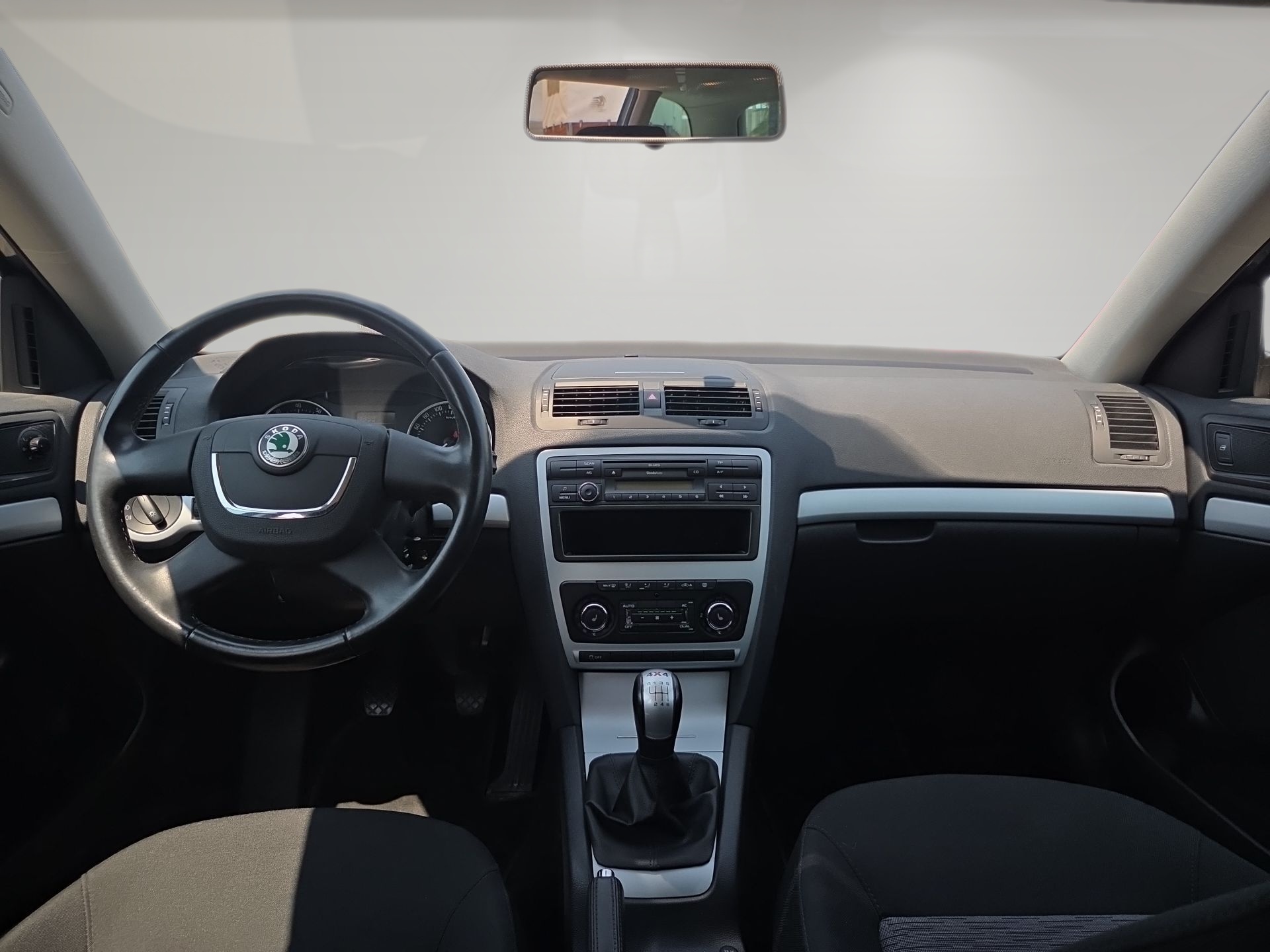 SKODA Octavia Combi 1.8 TSI Swiss Adventure 4x4-image-4