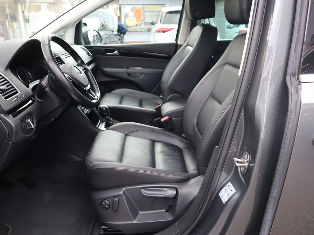 VW Sharan 2.0 TDI BMT Highline DSG ** 7-Plätzer ** Leder ** Gr.Navi mit RF-Kamera ** Xenon ** Schiebedach **-image-11