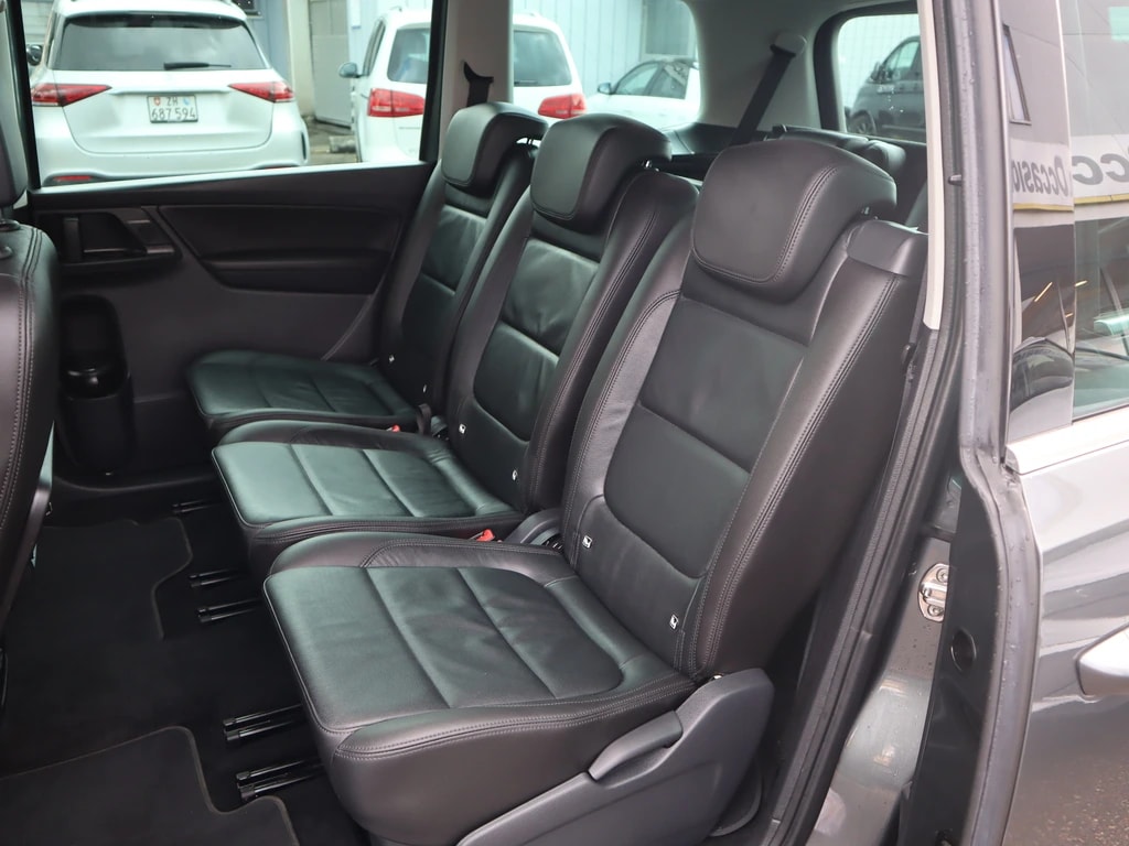 VW Sharan 2.0 TDI BMT Highline DSG ** 7-Plätzer ** Leder ** Gr.Navi mit RF-Kamera ** Xenon ** Schiebedach **-image-13