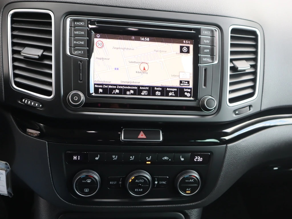 VW Sharan 2.0 TDI BMT Highline DSG ** 7-Plätzer ** Leder ** Gr.Navi mit RF-Kamera ** Xenon ** Schiebedach **-image-8