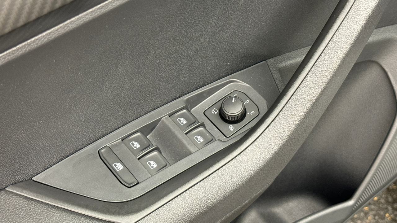 SKODA Karoq 2.0 TSI SportLine 4x4 DSG-image-8