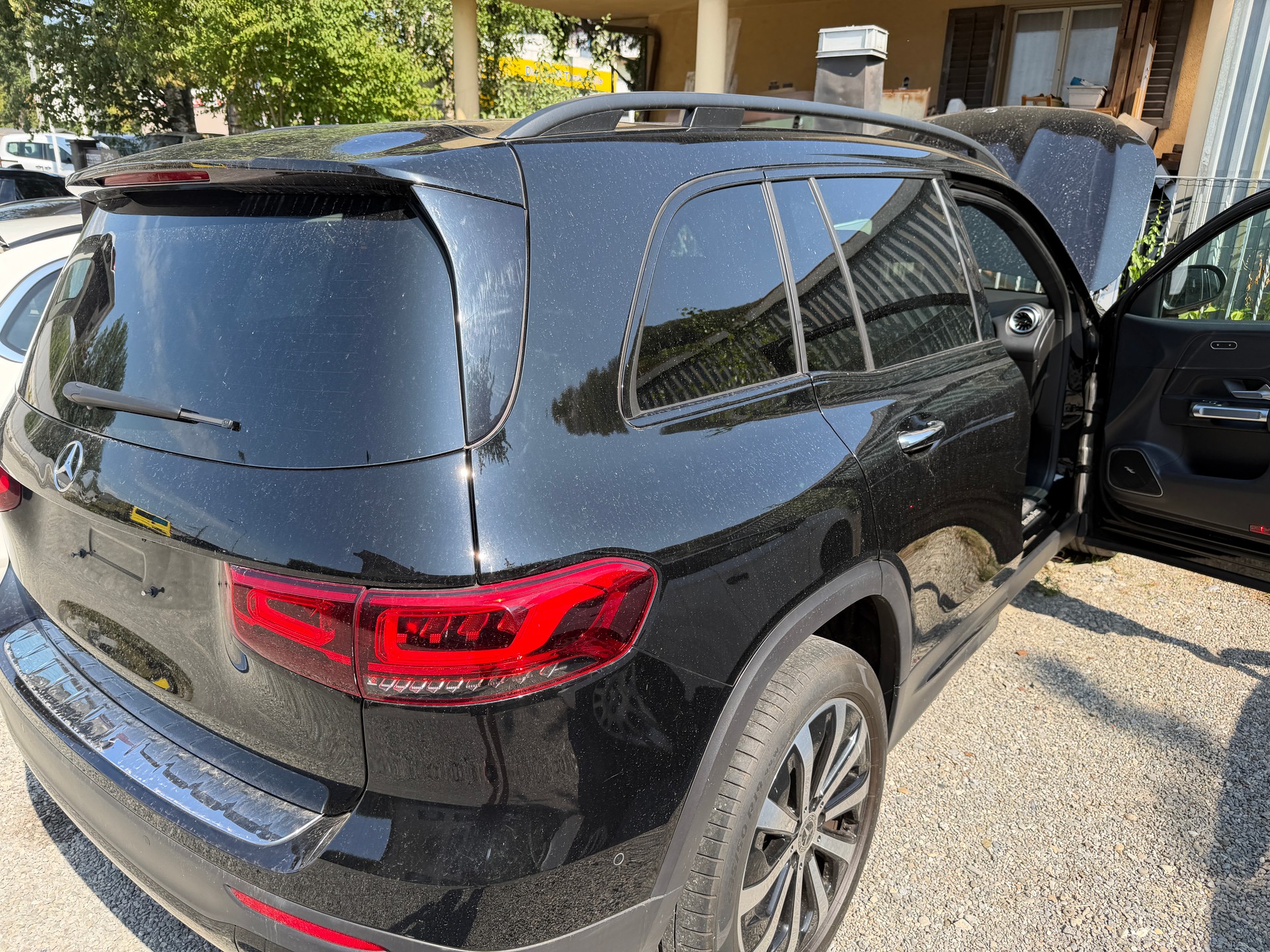 MERCEDES-BENZ GLB 250 4Matic AMG Line 8G-Tronic-image-1