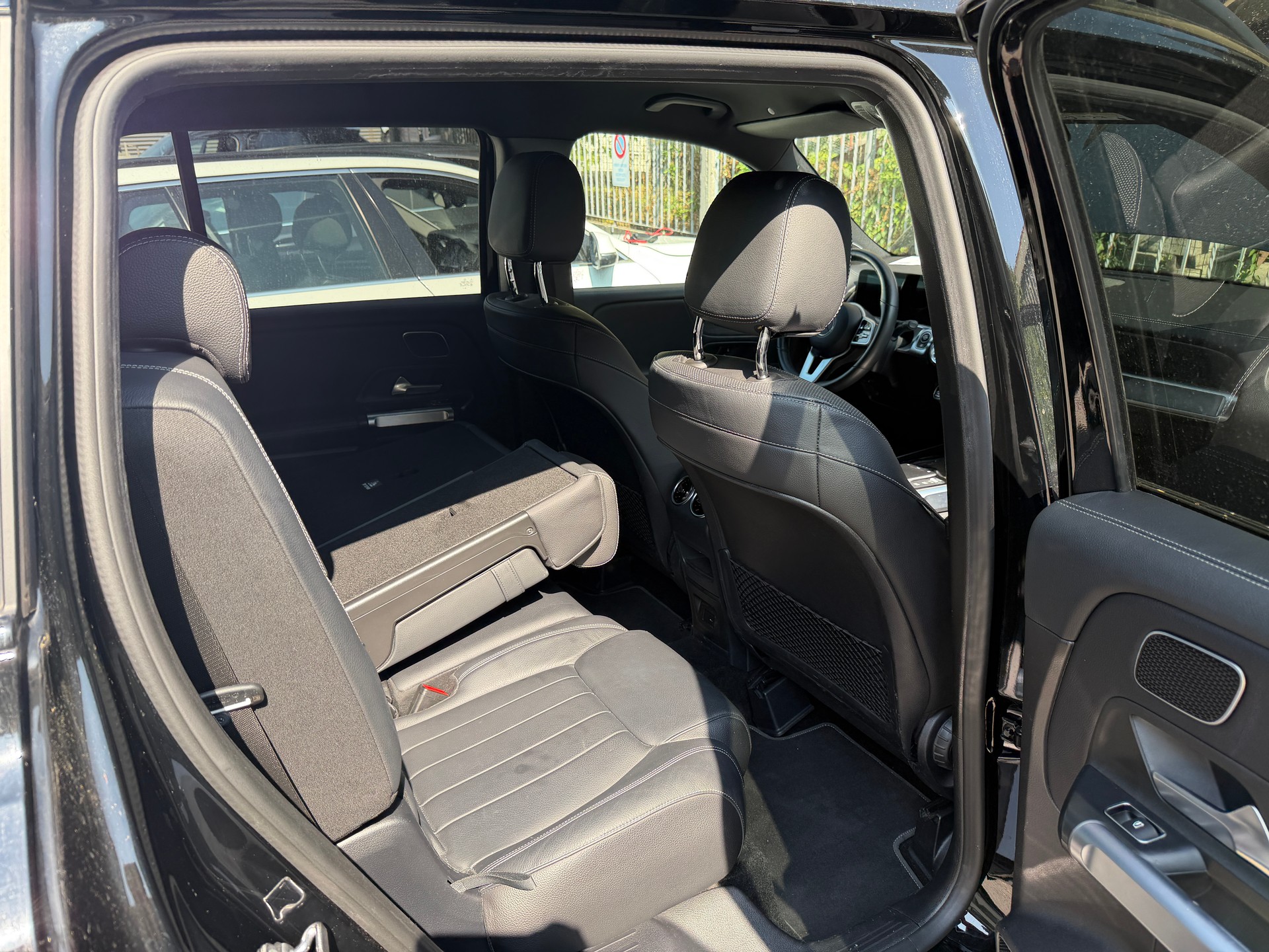 MERCEDES-BENZ GLB 250 4Matic AMG Line 8G-Tronic-image-2
