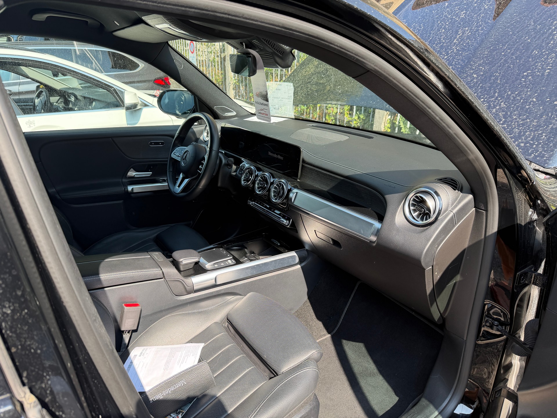 MERCEDES-BENZ GLB 250 4Matic AMG Line 8G-Tronic-image-4