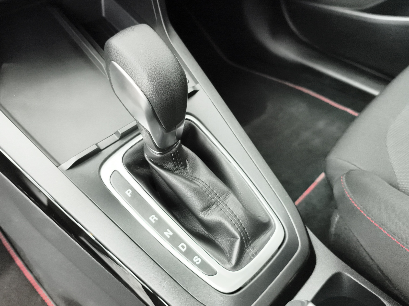 FORD Puma 1.0 EcoB Hybrid 155 ST-Line-image-17