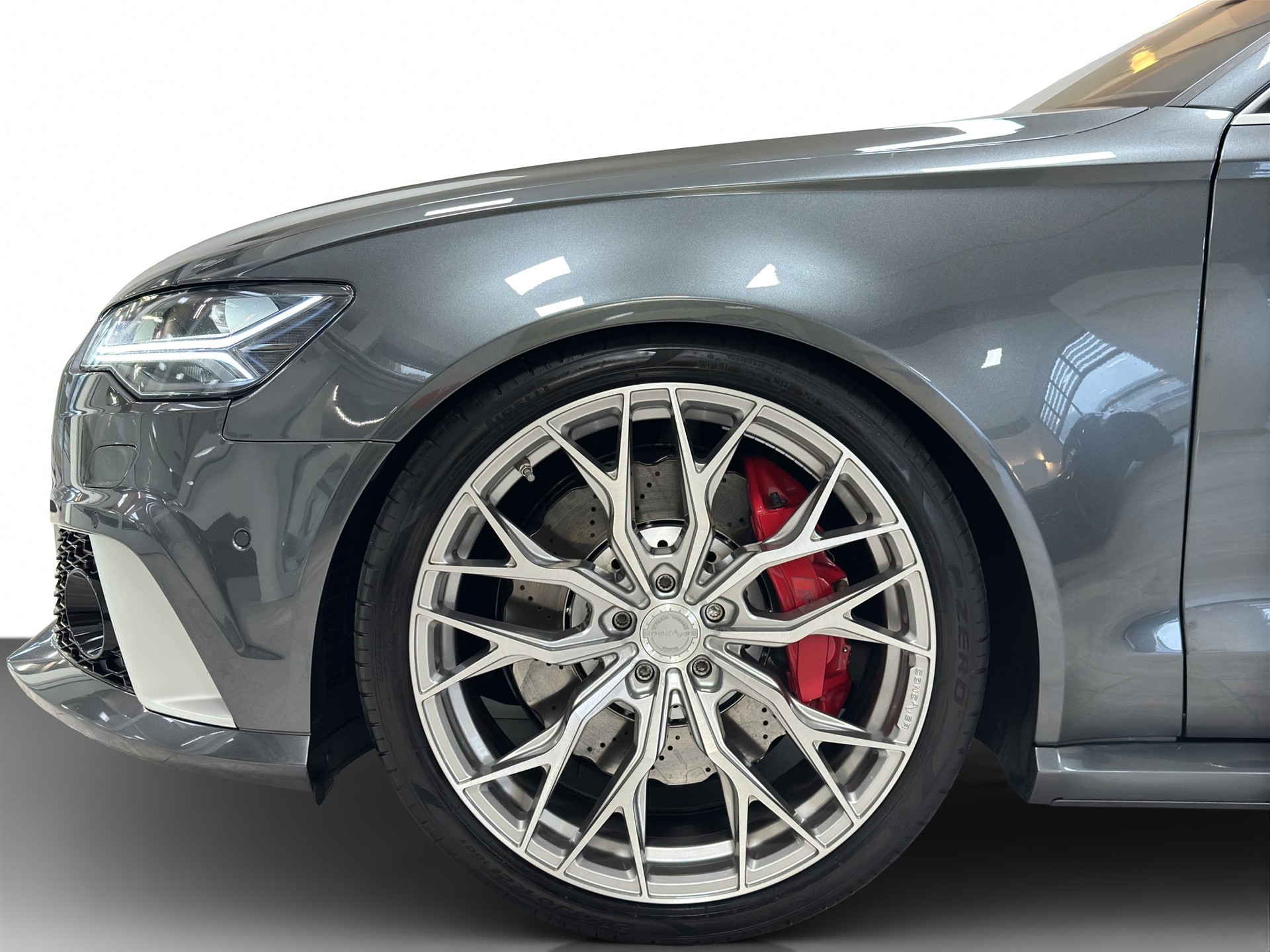 AUDI RS6 Avant 4.0 TFSI V8 performance quattro-image-1
