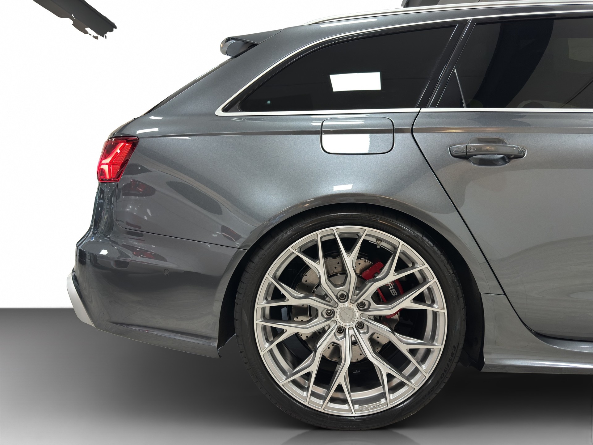 AUDI RS6 Avant 4.0 TFSI V8 performance quattro-image-10