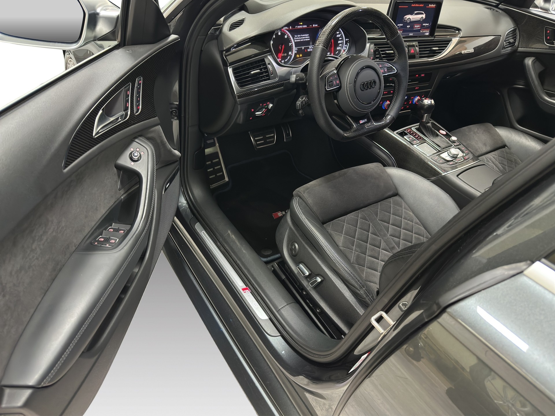 AUDI RS6 Avant 4.0 TFSI V8 performance quattro-image-18