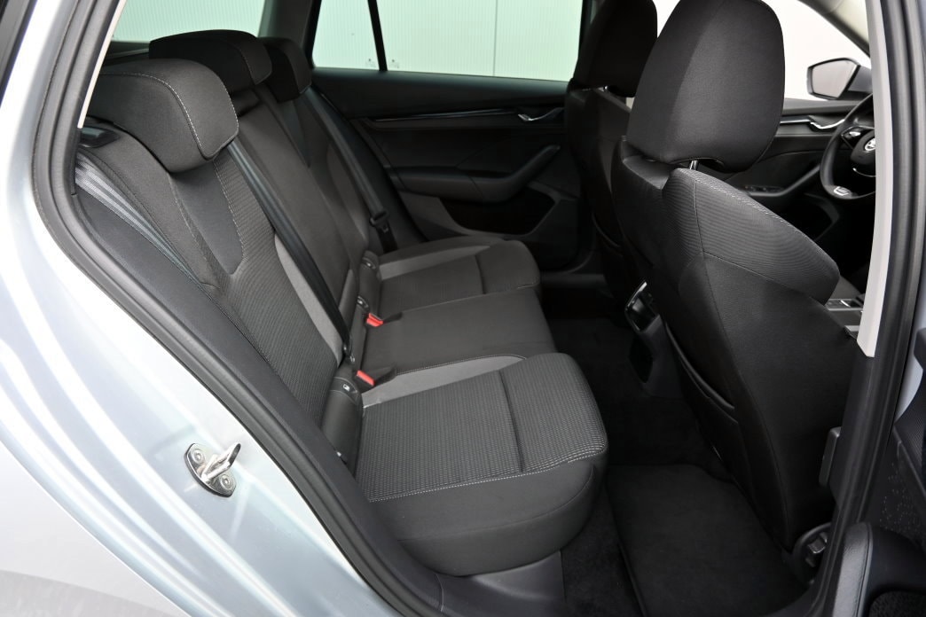 SKODA Octavia Combi 2.0 TDI DSG Ambition-image-7
