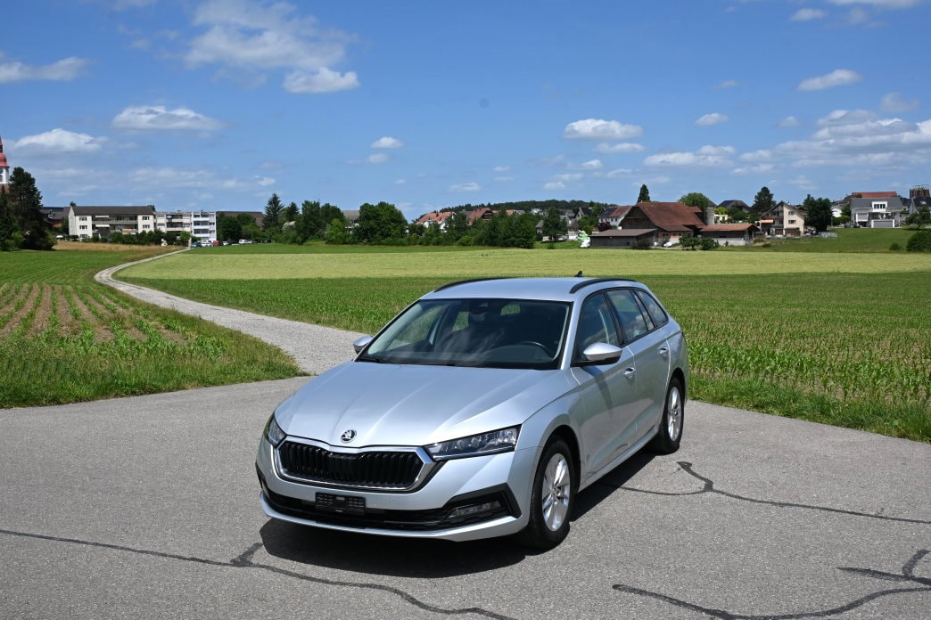 SKODA Octavia Combi 2.0 TDI DSG Ambition-image-0
