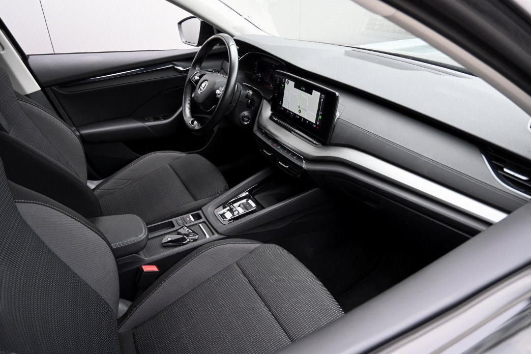 SKODA Octavia Combi 2.0 TDI DSG Ambition-image-4