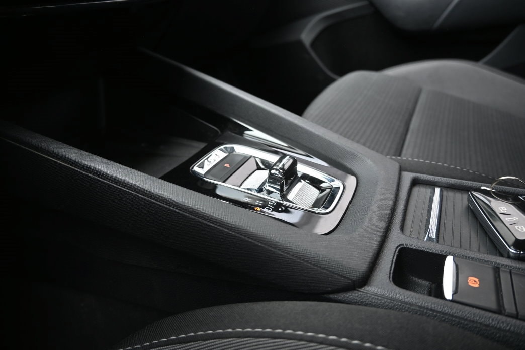 SKODA Octavia Combi 2.0 TDI DSG Ambition-image-9