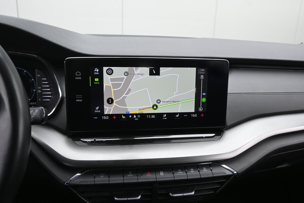 SKODA Octavia Combi 2.0 TDI DSG Ambition-image-11