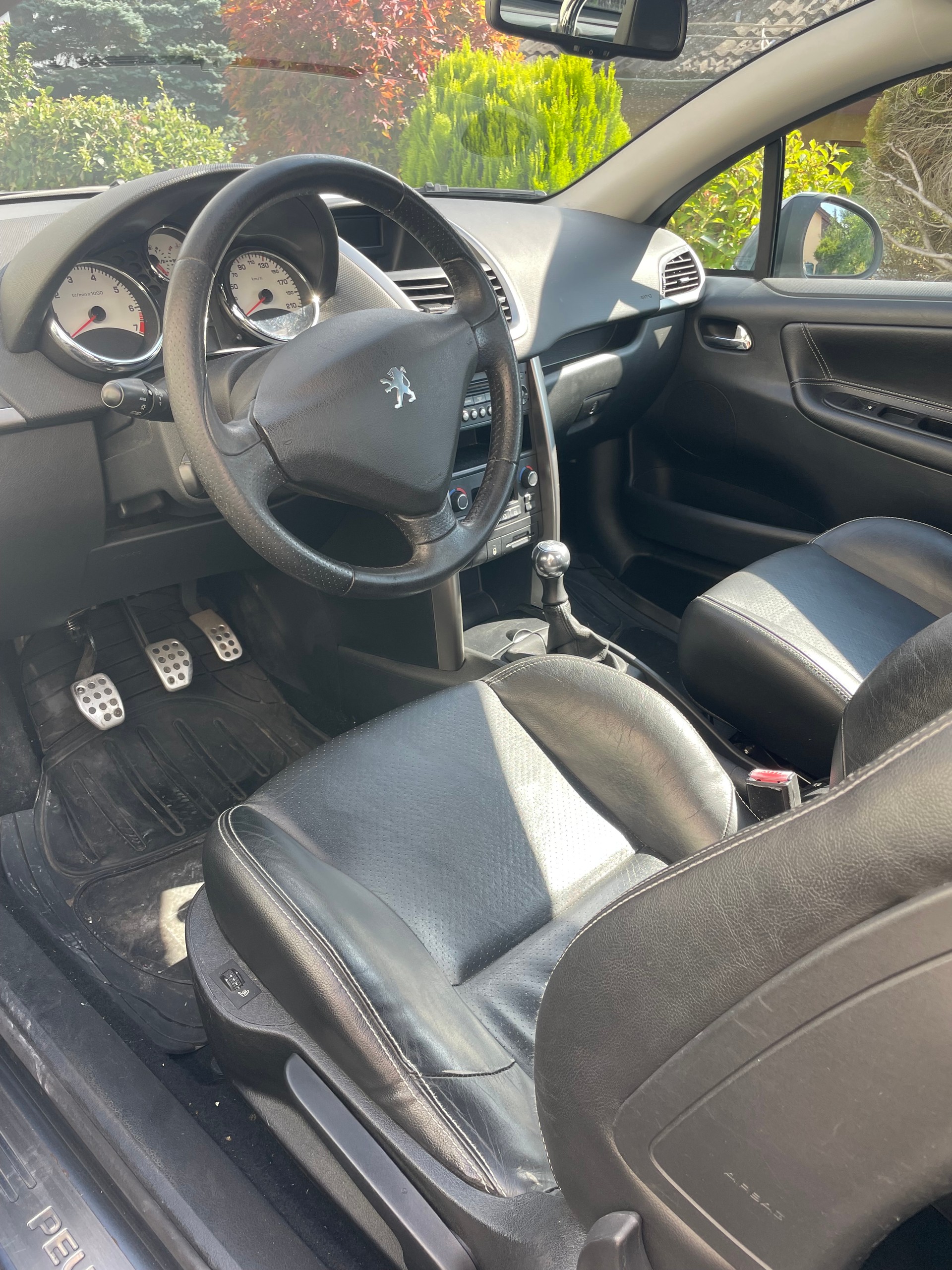 PEUGEOT 1.6 16V Swiss Edition-image-5