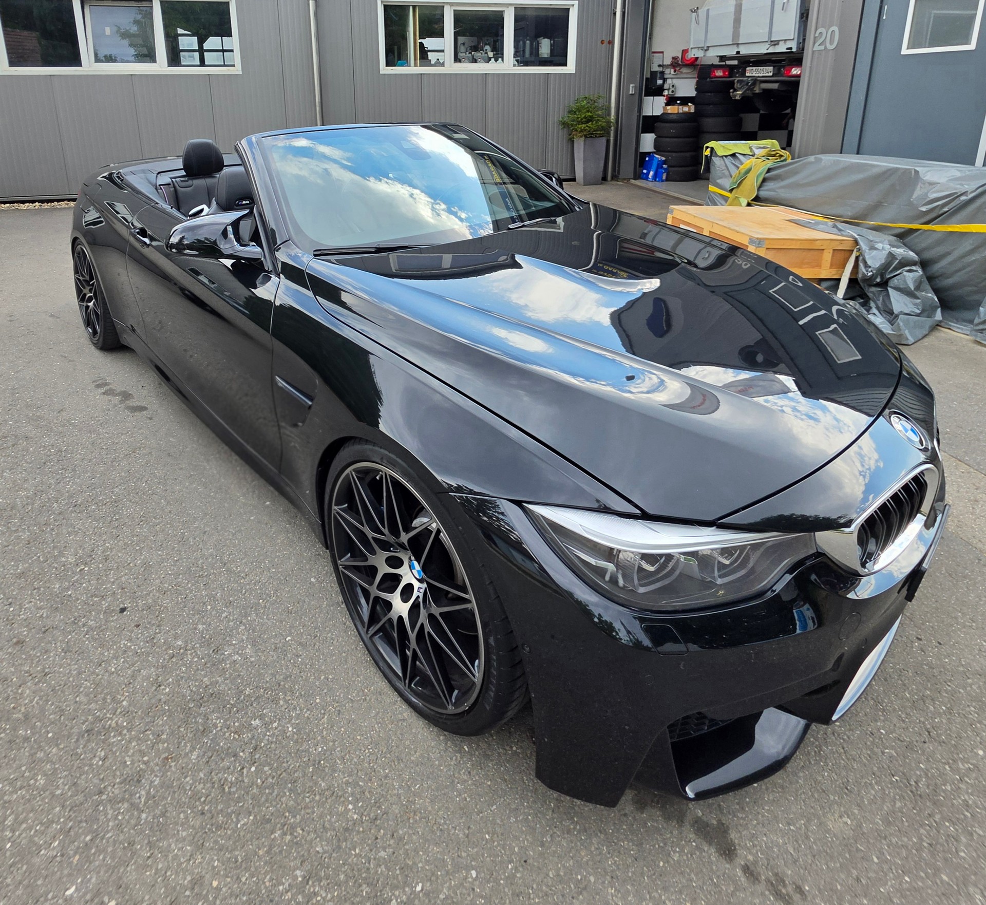 BMW M4 Cabriolet Drivelogic M Competition-image-2