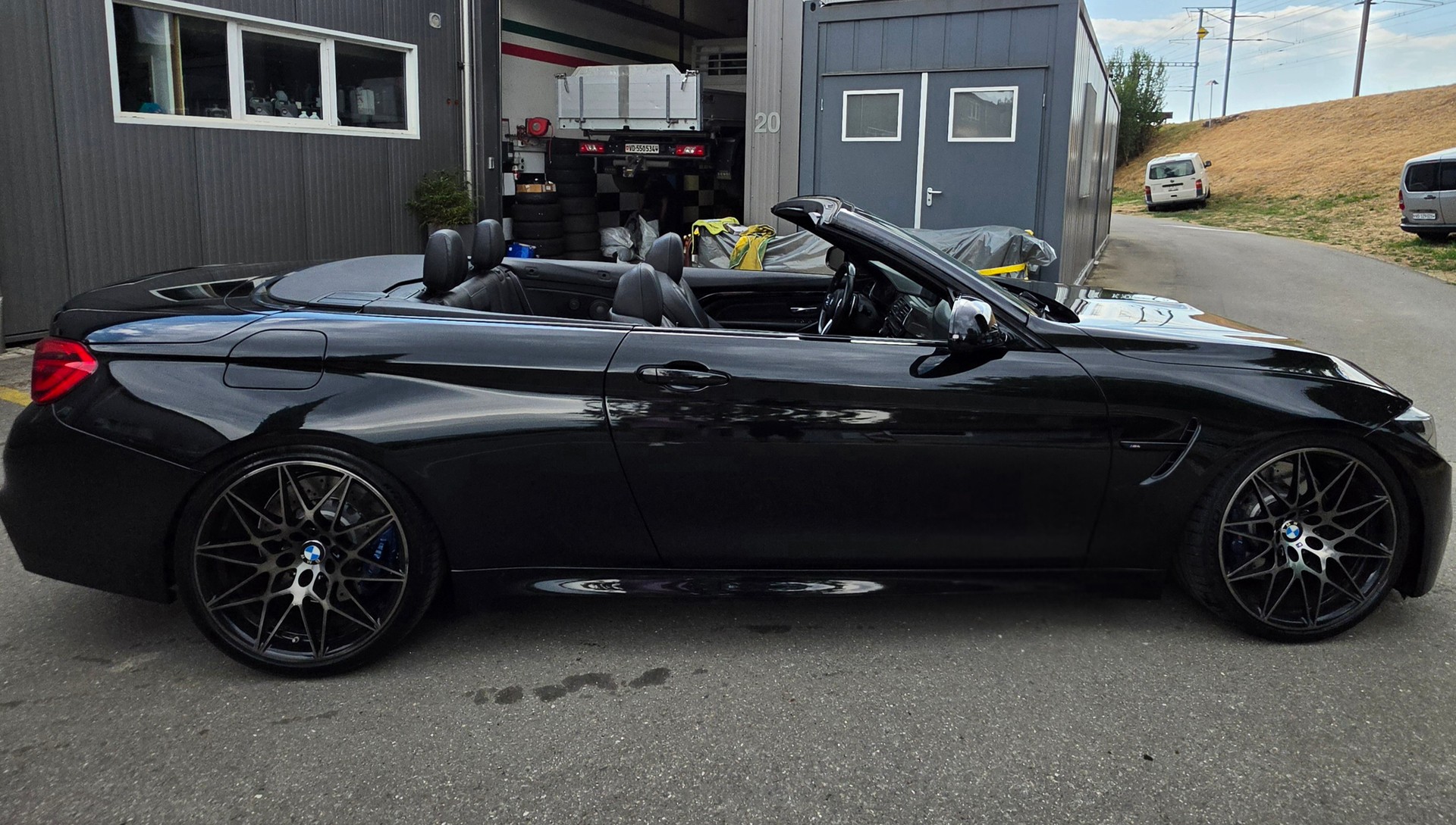 BMW M4 Cabriolet Drivelogic M Competition-image-3