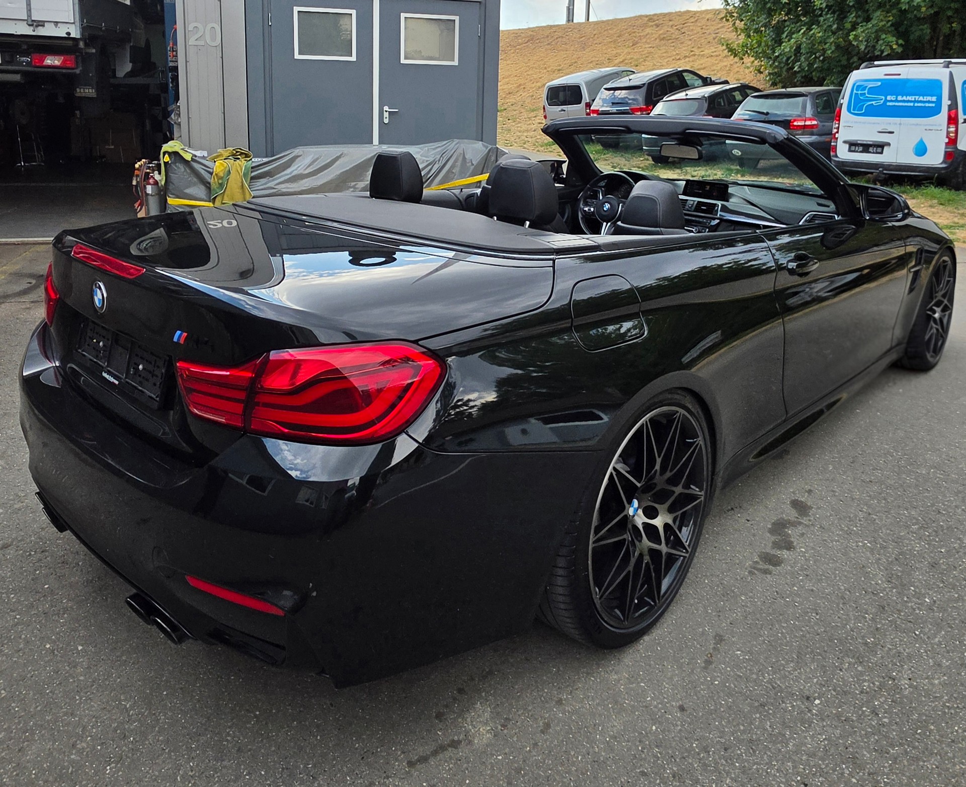 BMW M4 Cabriolet Drivelogic M Competition-image-4
