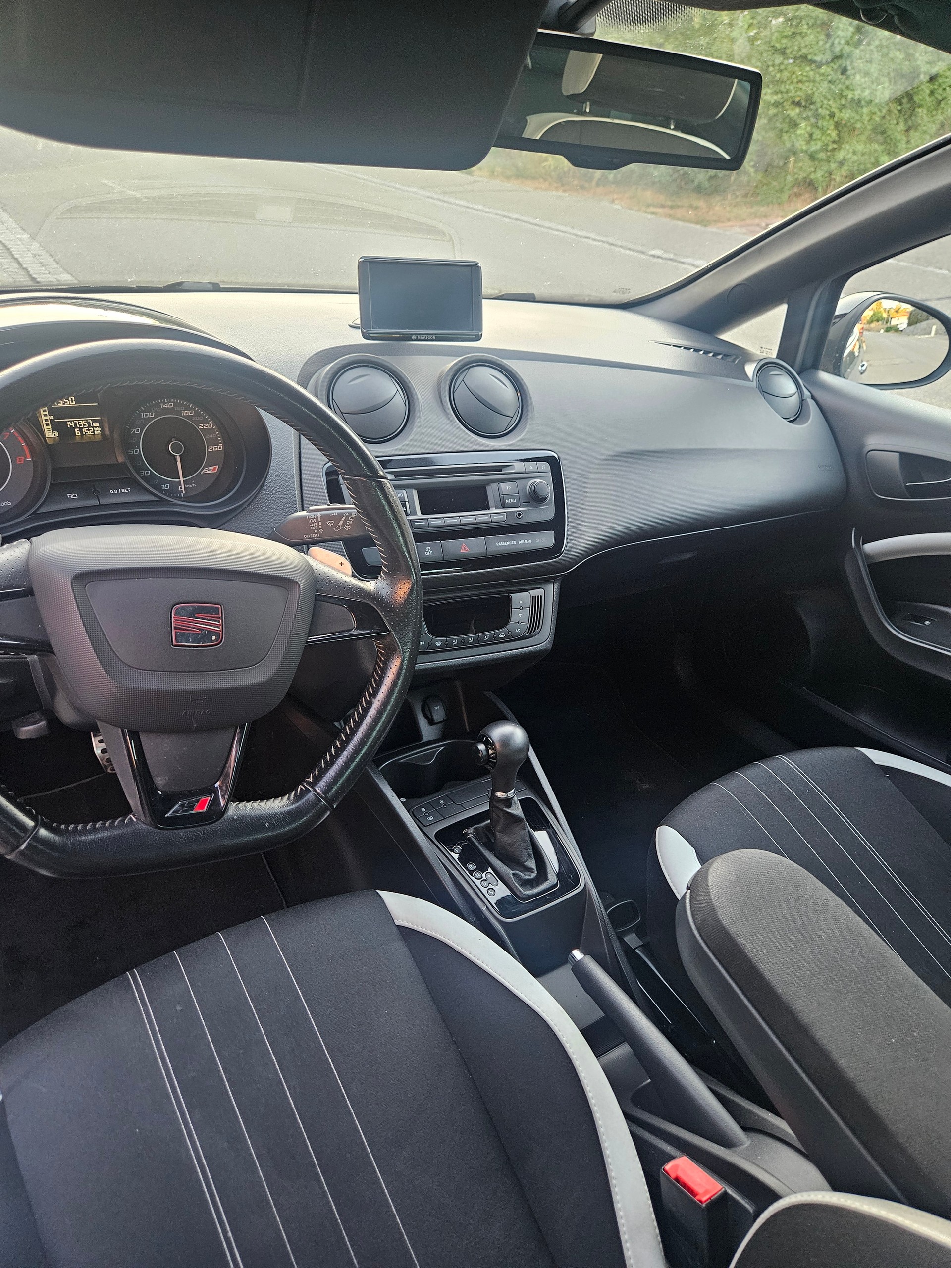 SEAT Ibiza SC 1.4 TSI Cupra DSG-image-9