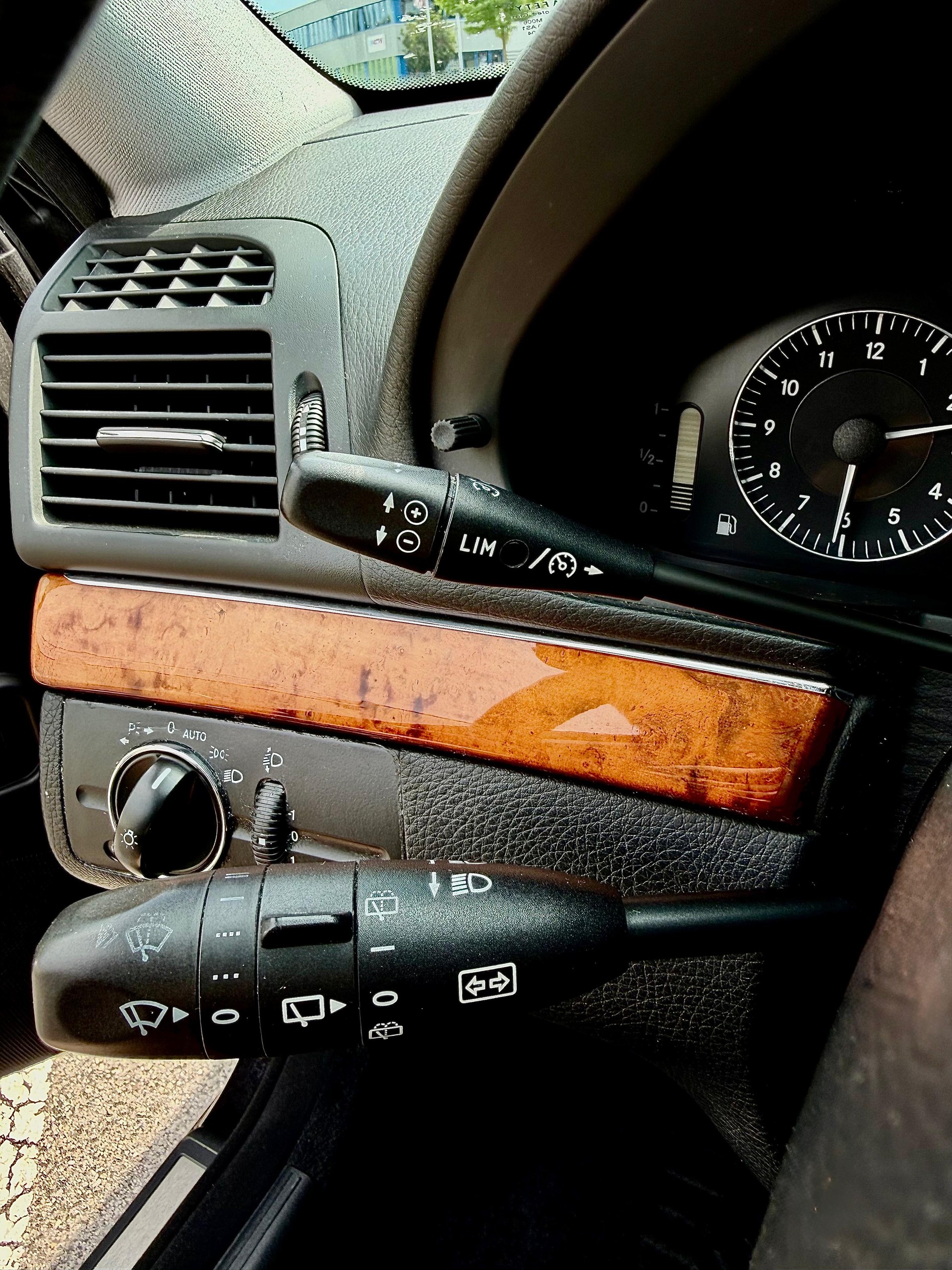 MERCEDES-BENZ E 200 Kompressor Elégance-image-18