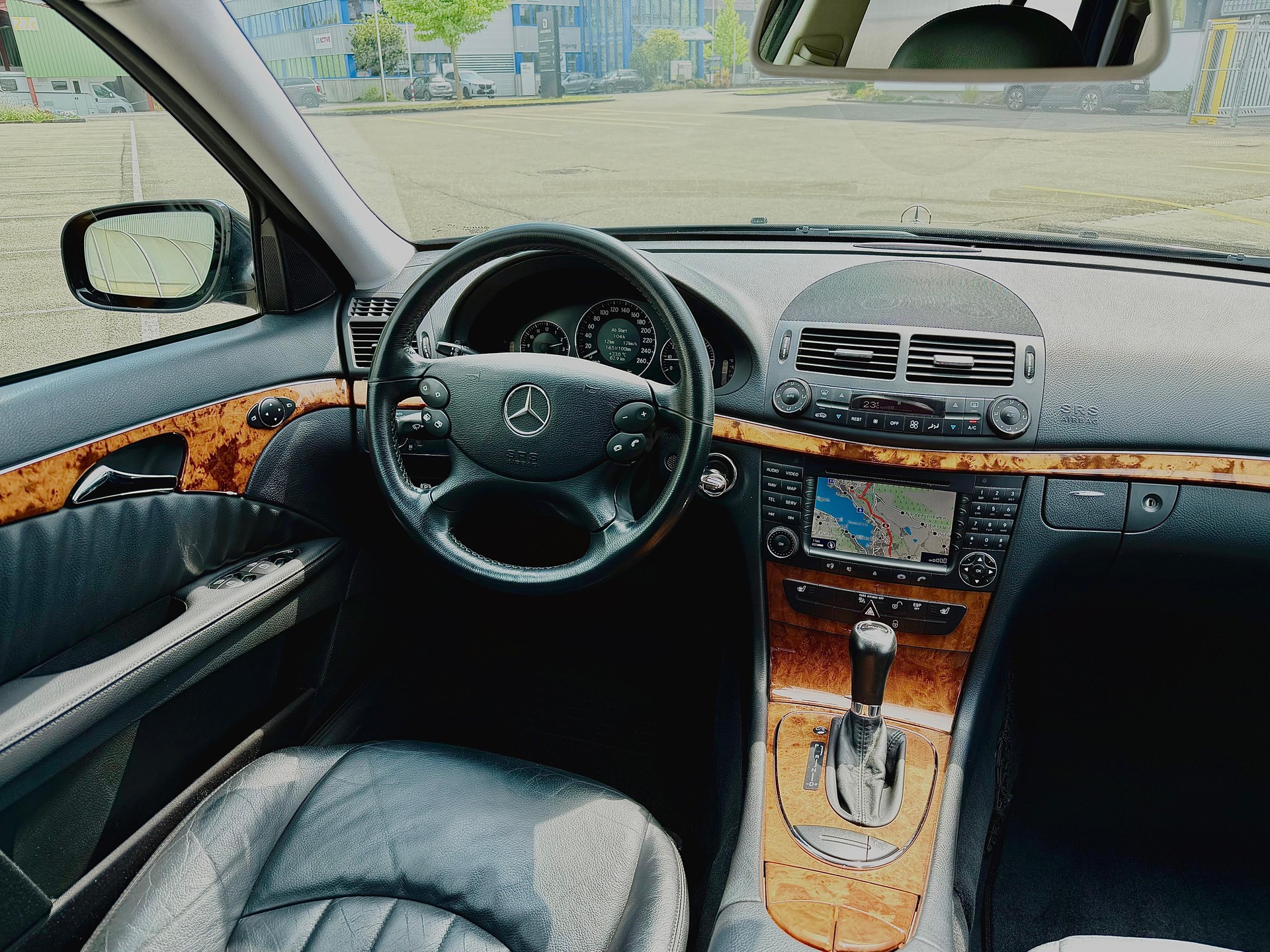 MERCEDES-BENZ E 200 Kompressor Elégance-image-8