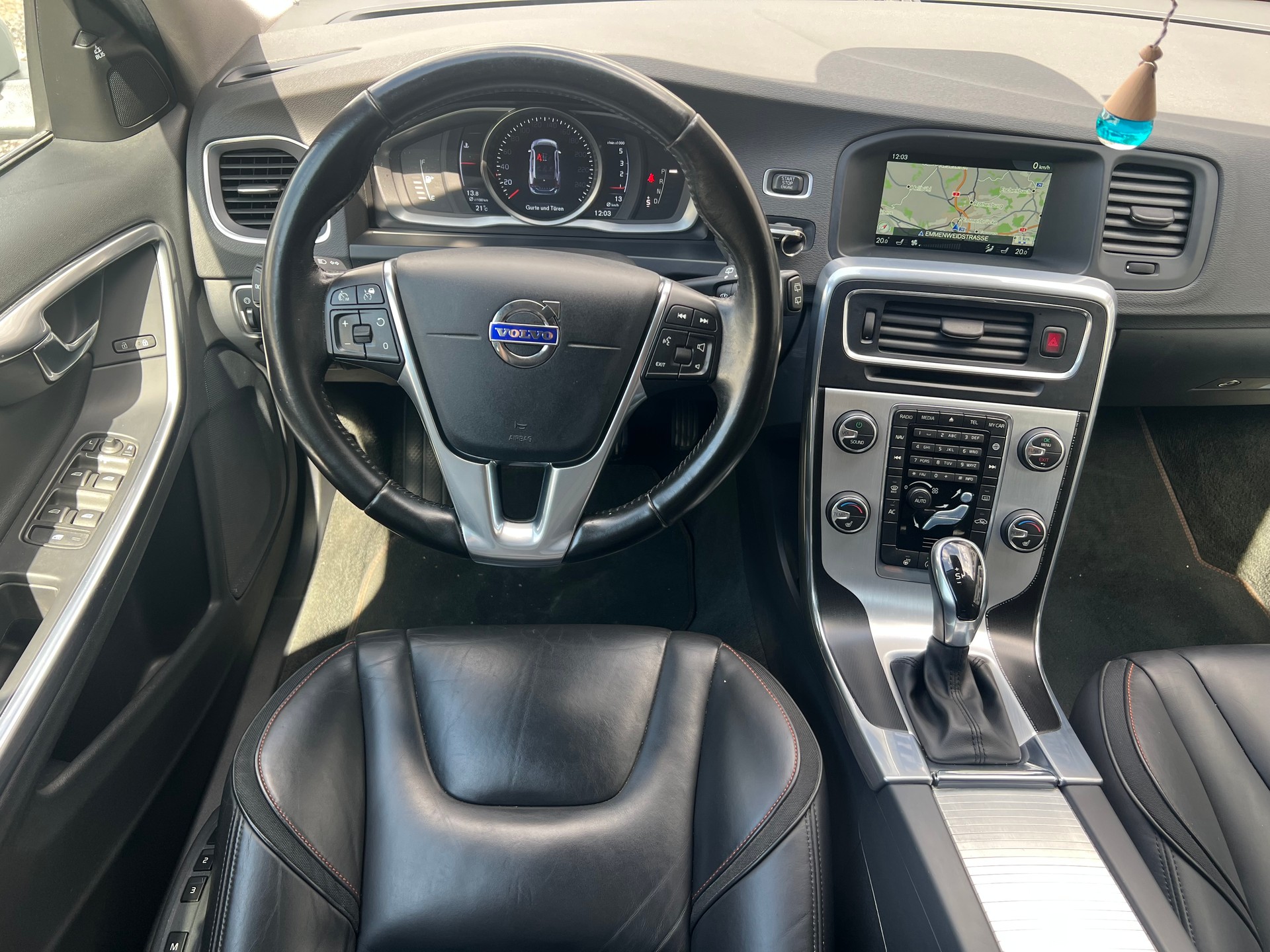 VOLVO V60 D4 AWD OceanRace Geartronic-image-8