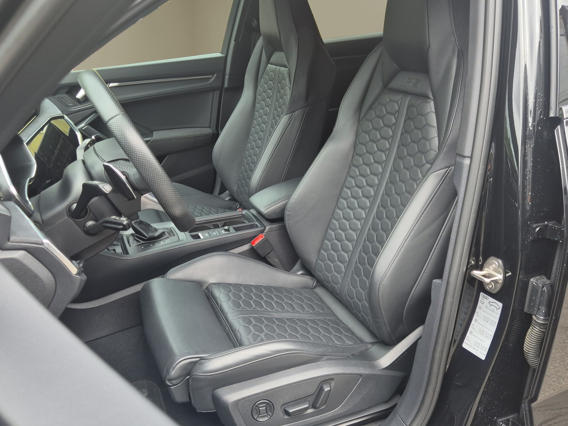 AUDI RS Q3 Sportback quattro S tronic-image-8