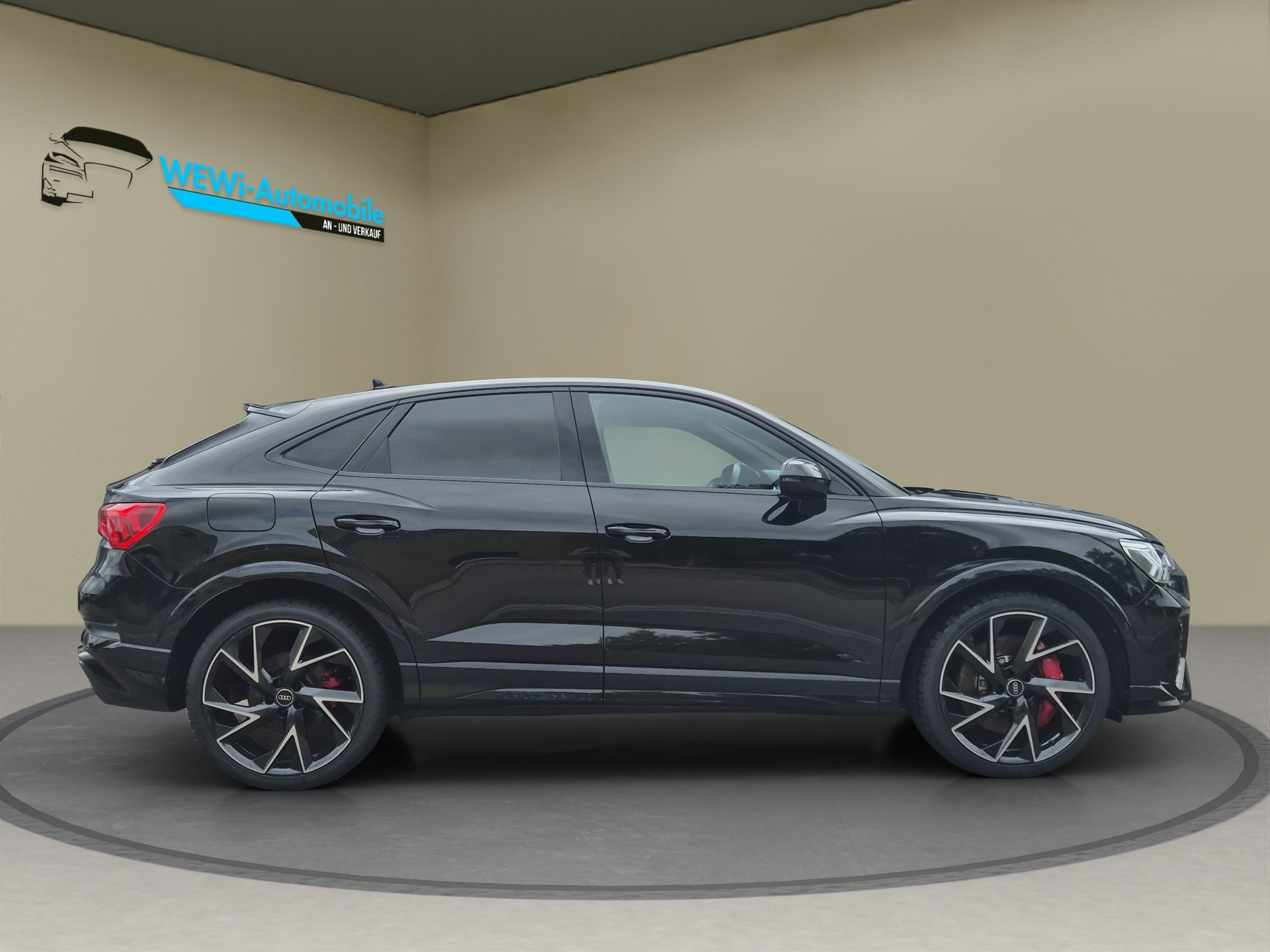 AUDI RS Q3 Sportback quattro S tronic-image-5
