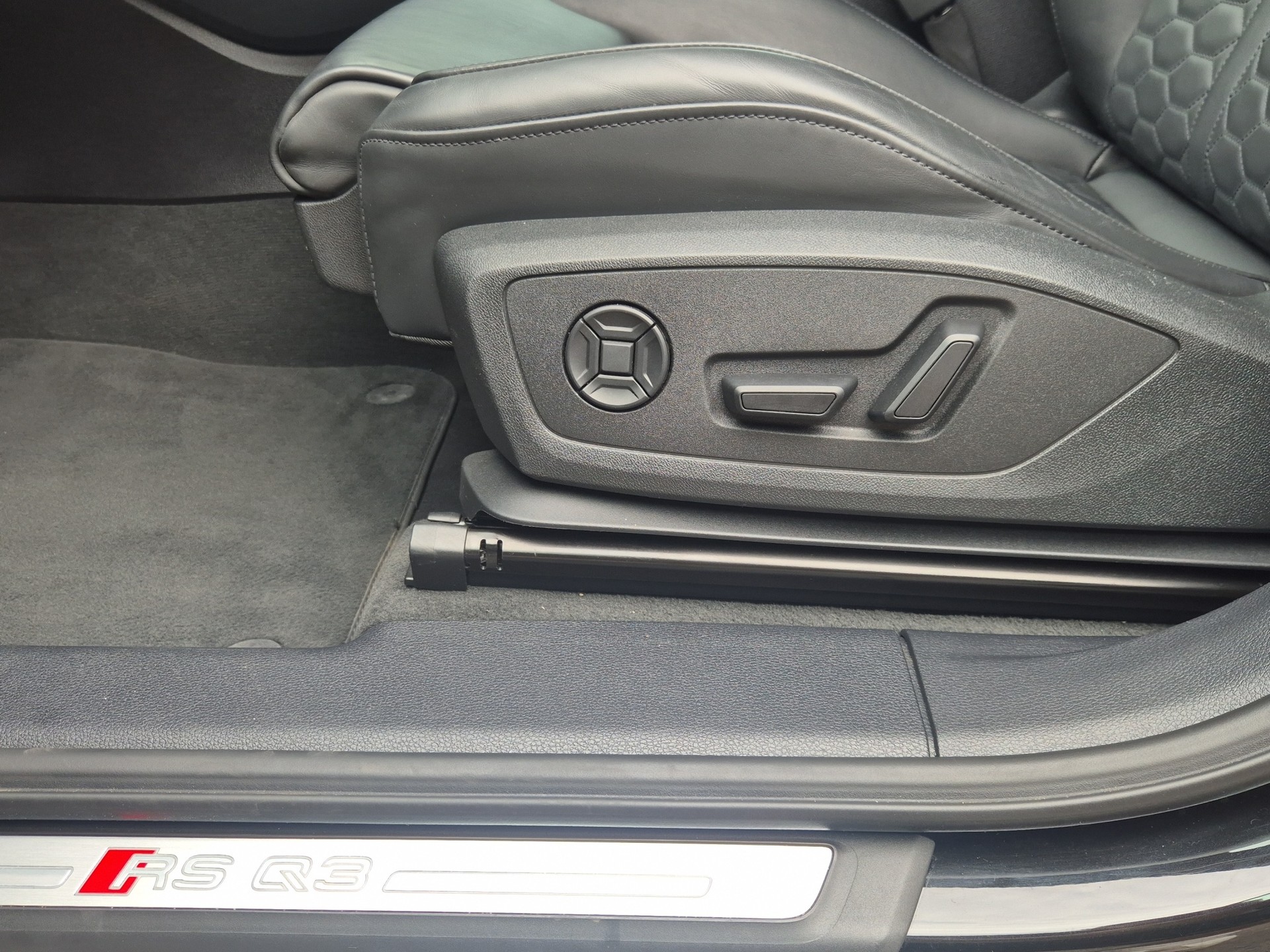 AUDI RS Q3 Sportback quattro S tronic-image-9