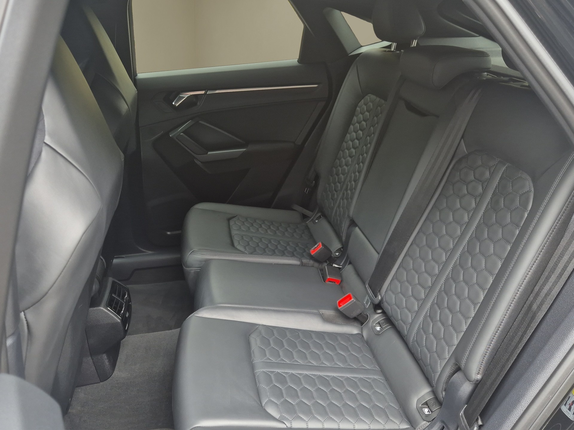 AUDI RS Q3 Sportback quattro S tronic-image-14