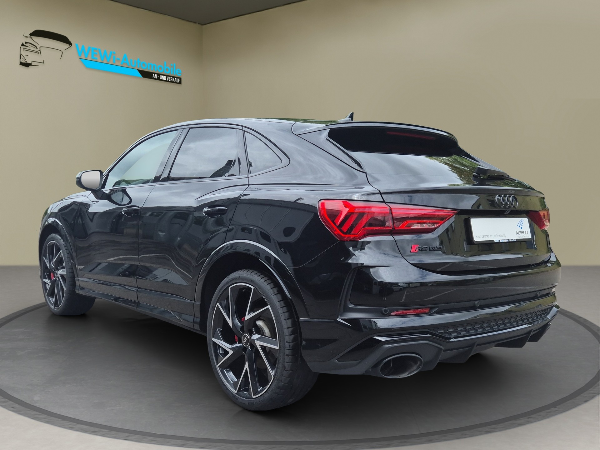 AUDI RS Q3 Sportback quattro S tronic-image-2