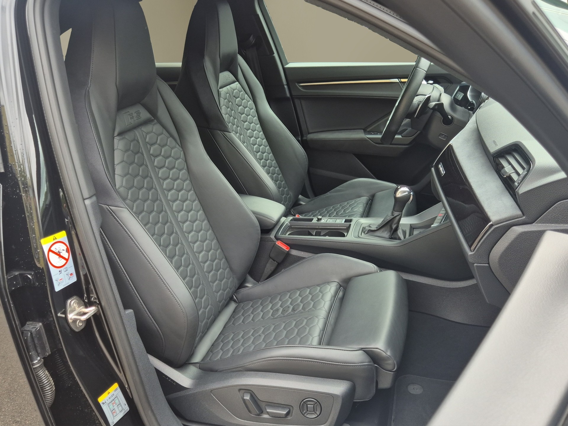 AUDI RS Q3 Sportback quattro S tronic-image-15