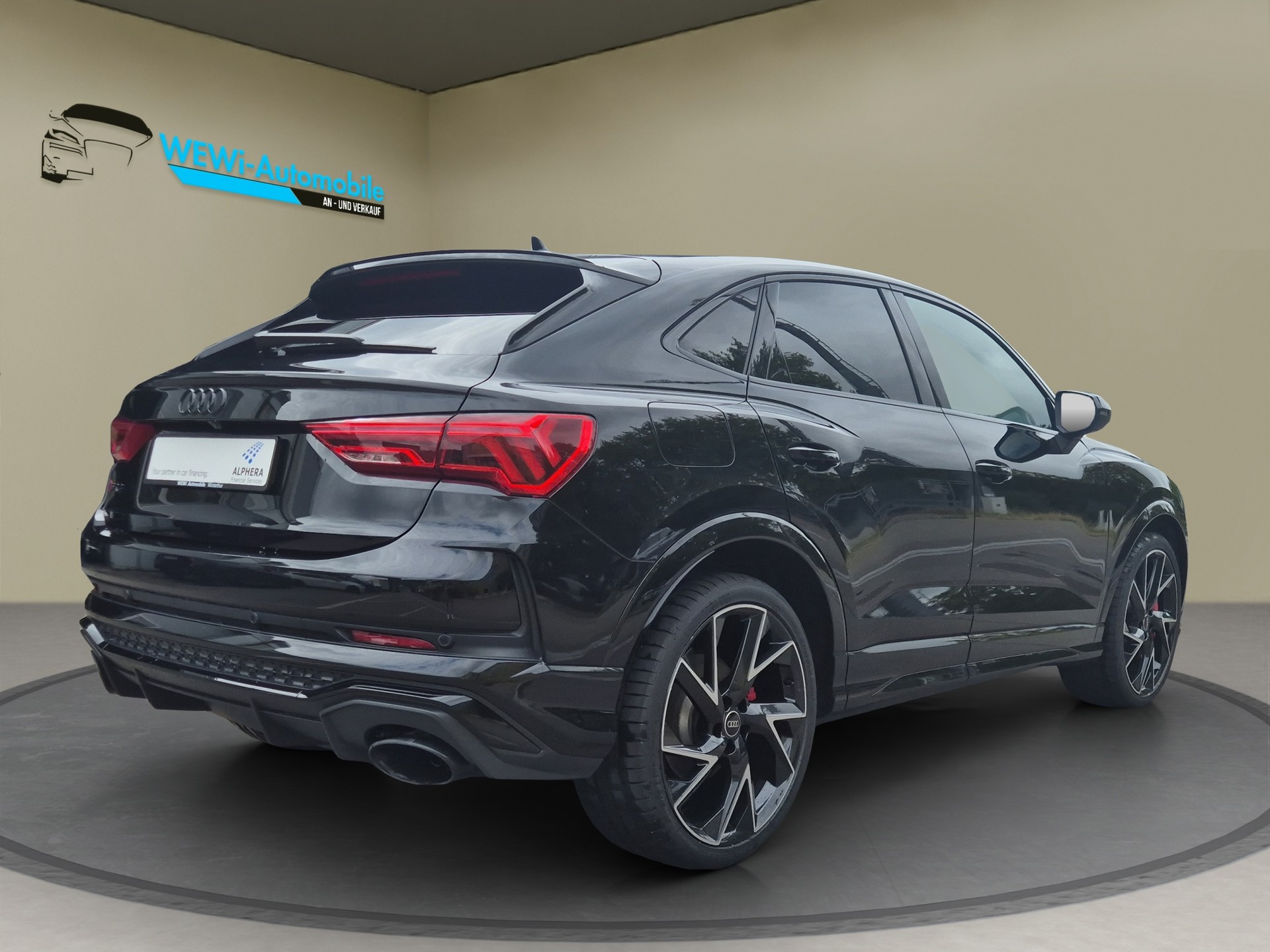AUDI RS Q3 Sportback quattro S tronic-image-4