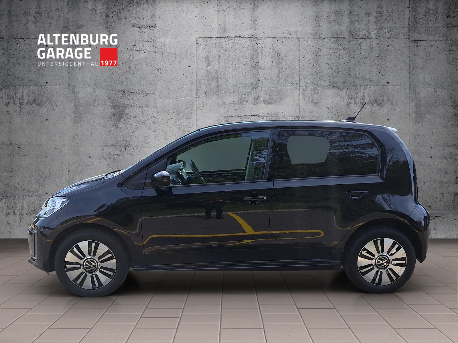 VW e-Up-showroom-element-1