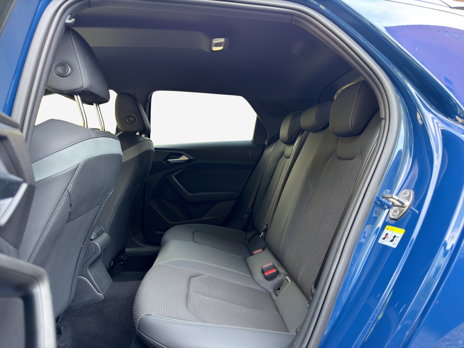 AUDI A1 Sportback 30 TFSI S Line Attraction S-tronic-image-11