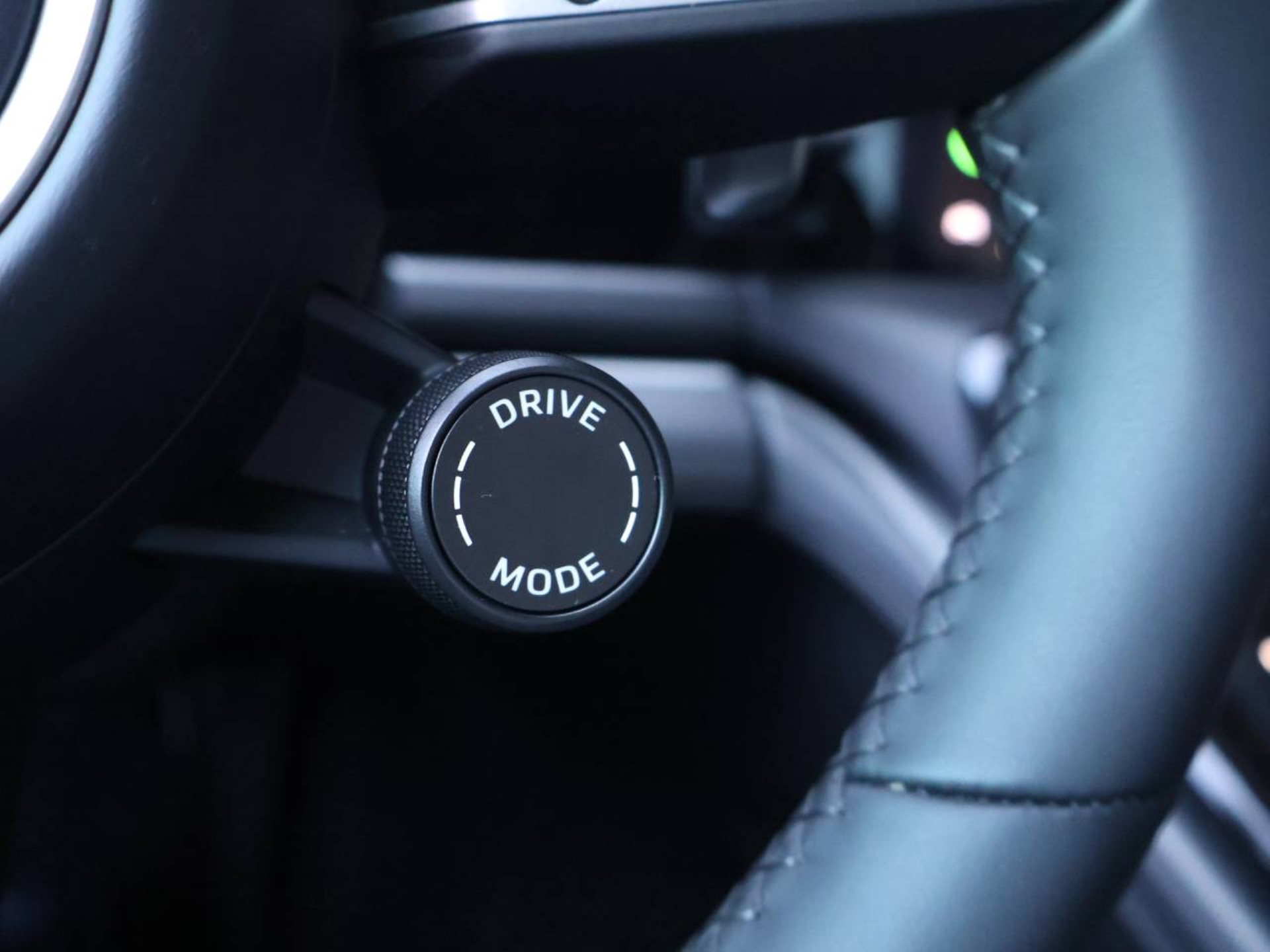 PORSCHE Panamera 4-image-26