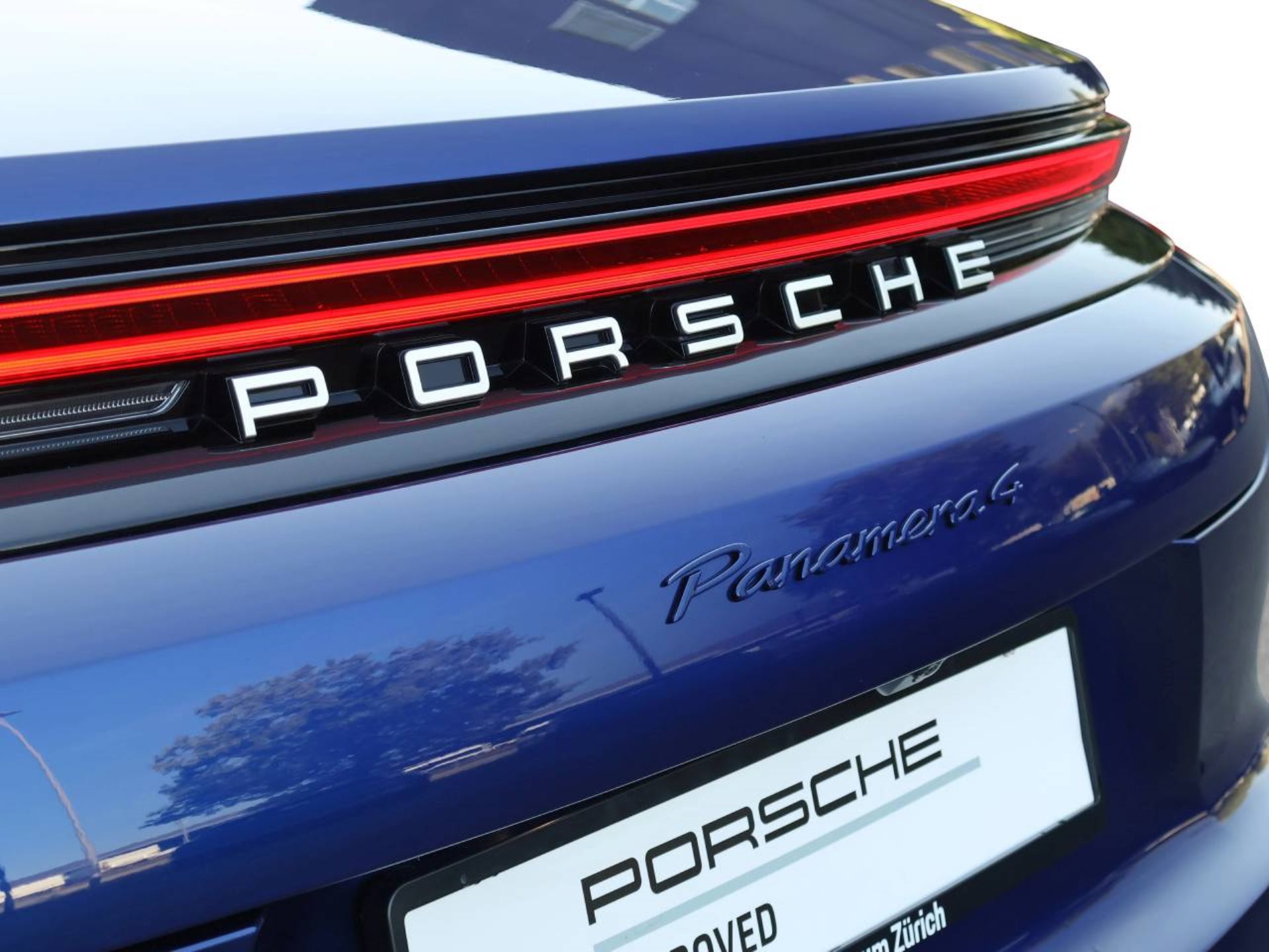 PORSCHE Panamera 4-image-35