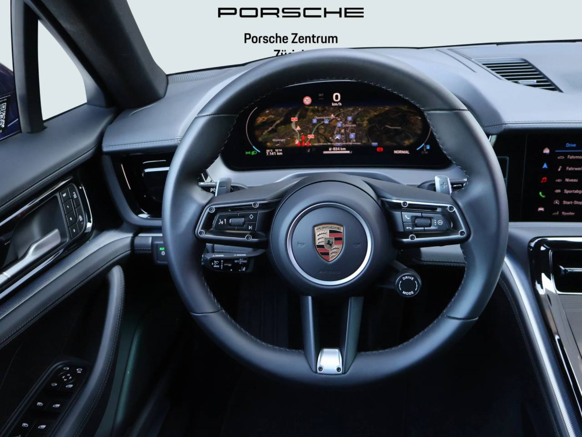 PORSCHE Panamera 4-image-11