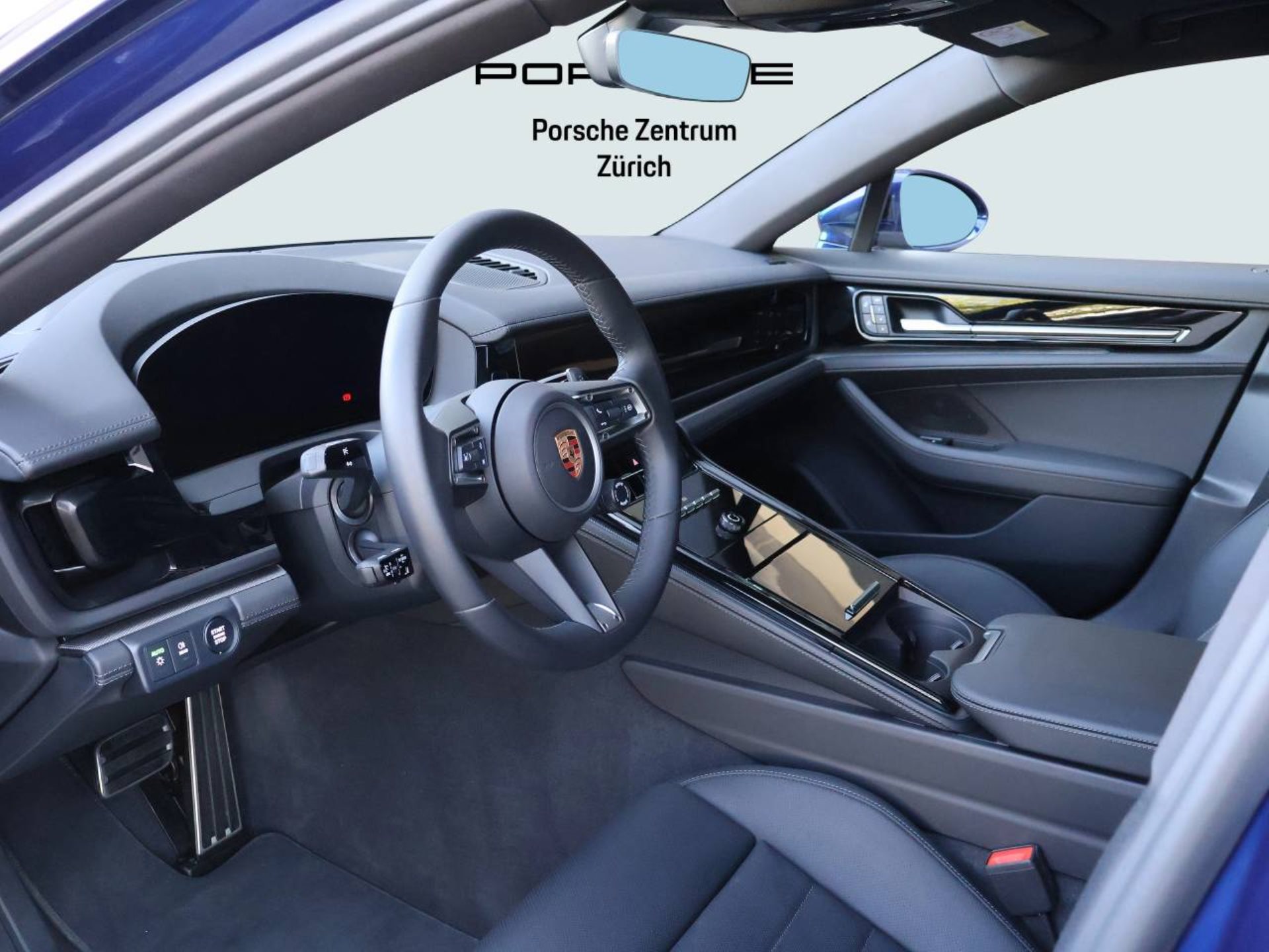 PORSCHE Panamera 4-image-3
