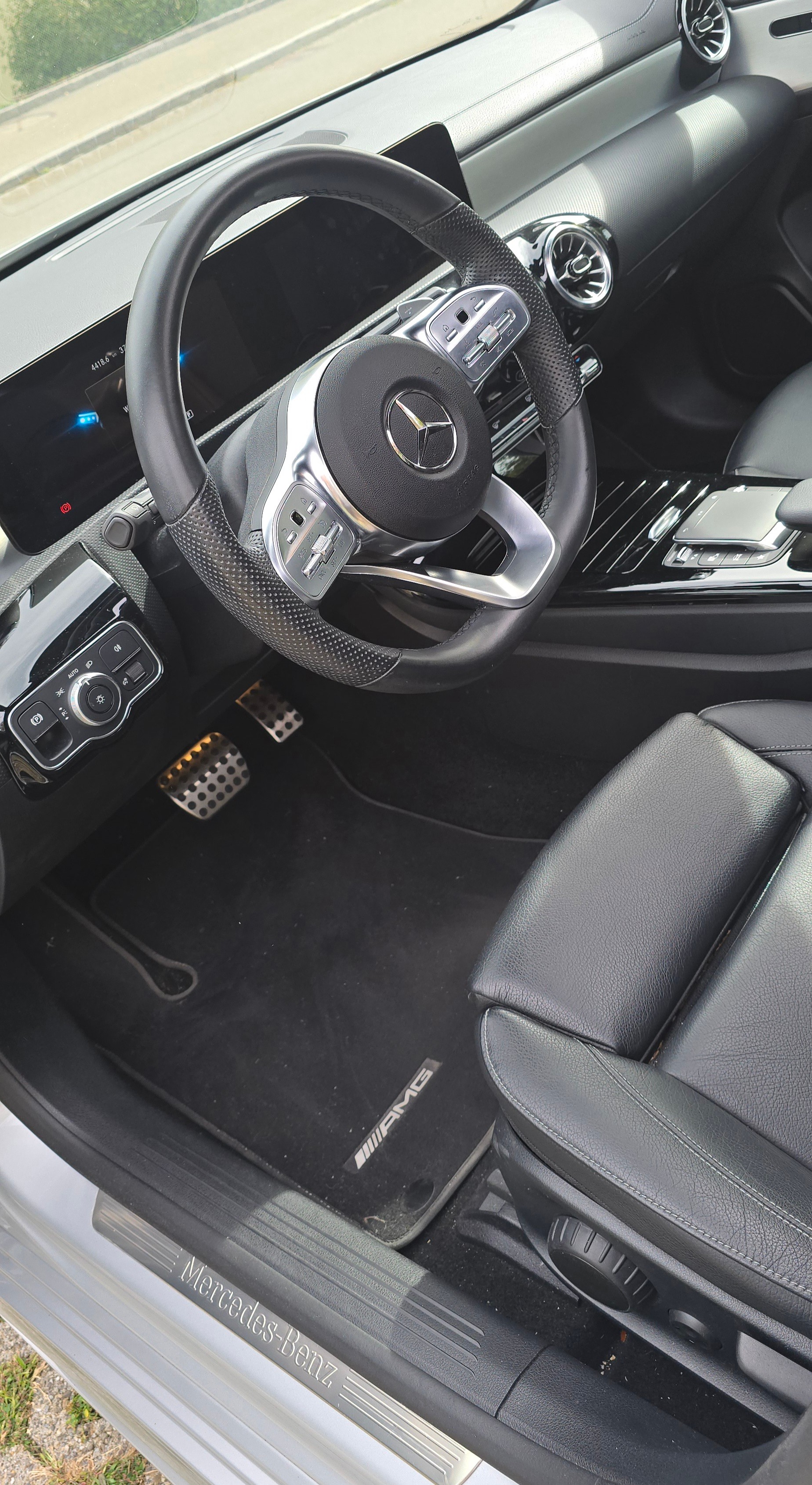 MERCEDES-BENZ A 250 AMG Line 4m-image-4