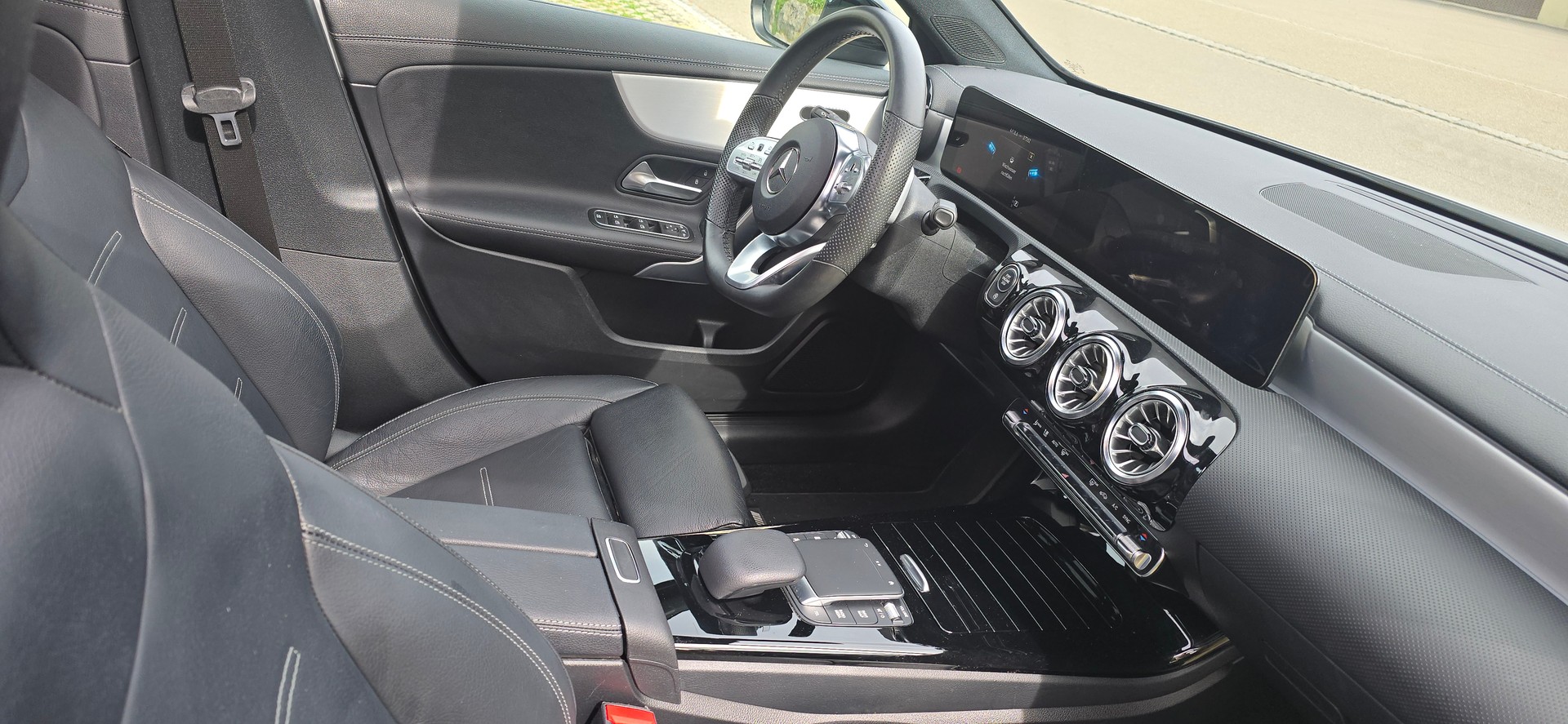 MERCEDES-BENZ A 250 AMG Line 4m-image-5