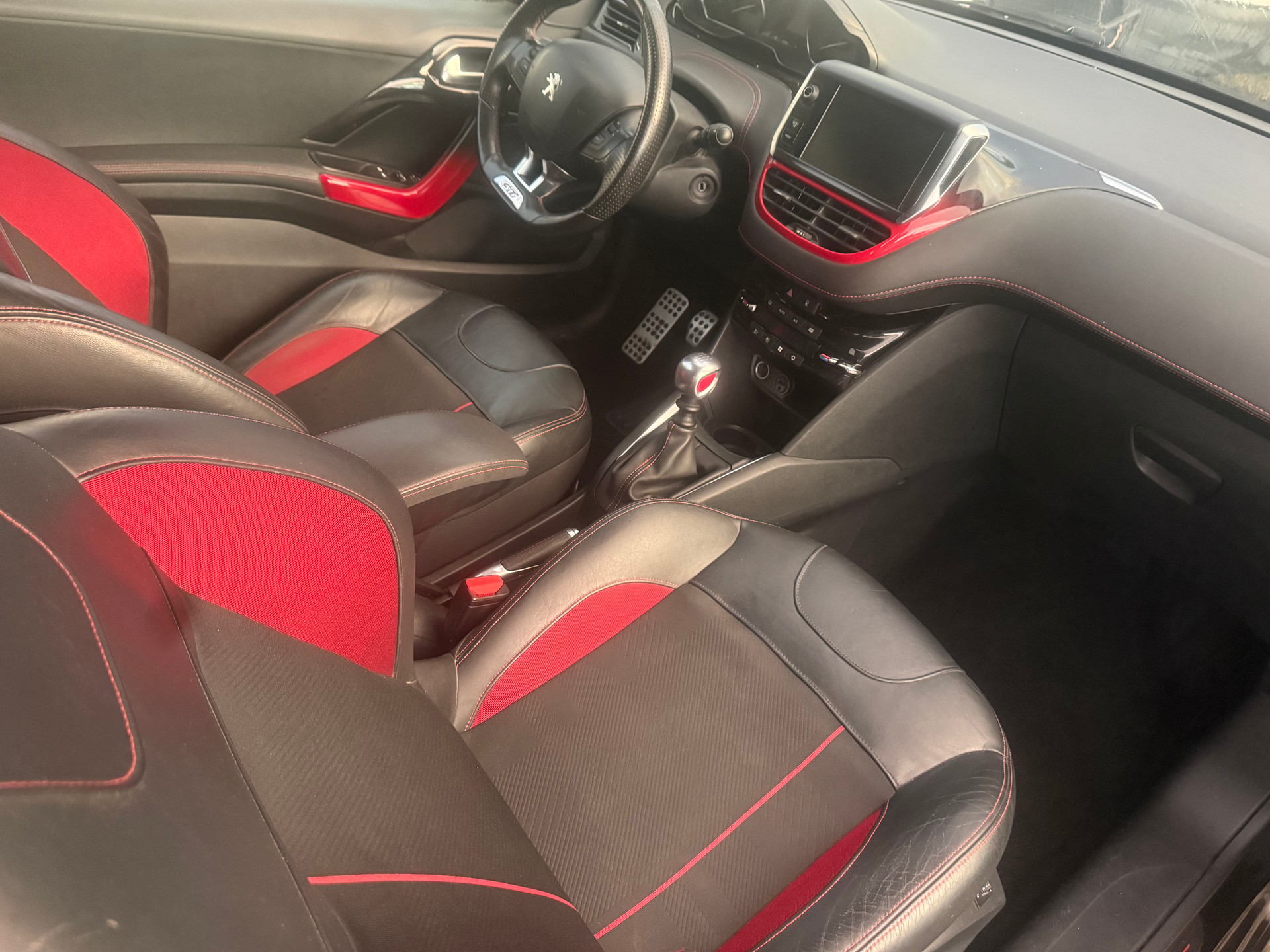 PEUGEOT 208 1.6 Turbo GTi-image-5