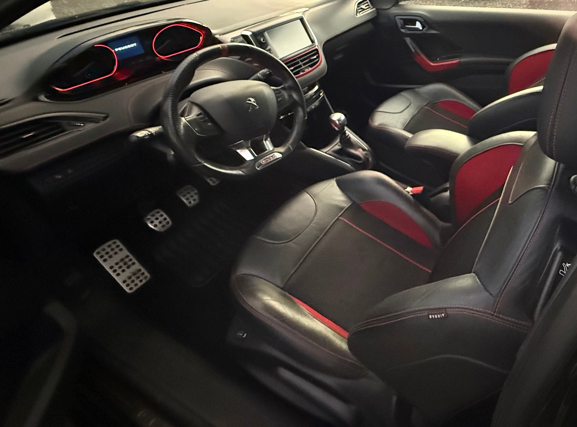 PEUGEOT 208 1.6 Turbo GTi-image-4