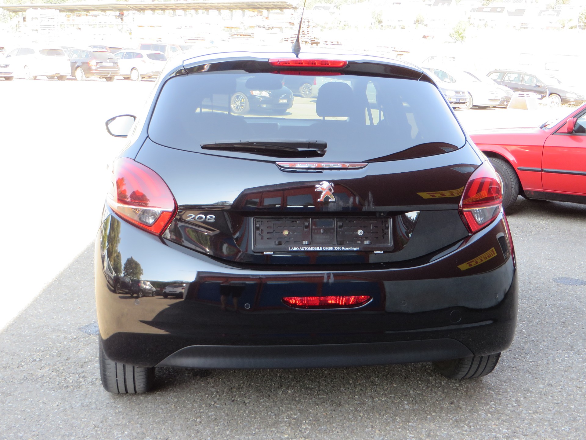 PEUGEOT 208 1.2 PureTech Tech Edition EAT6-image-3