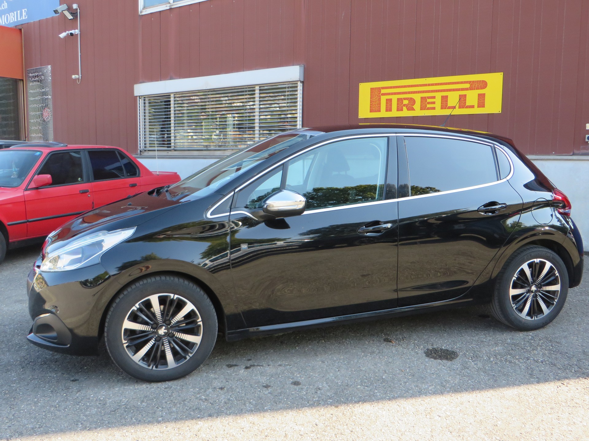 PEUGEOT 208 1.2 PureTech Tech Edition EAT6-image-0