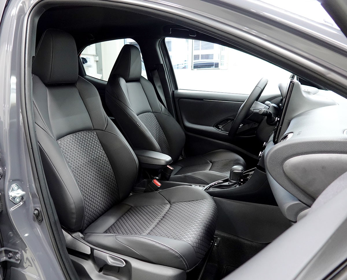TOYOTA Yaris 1.5 Premium e-CVT-image-3