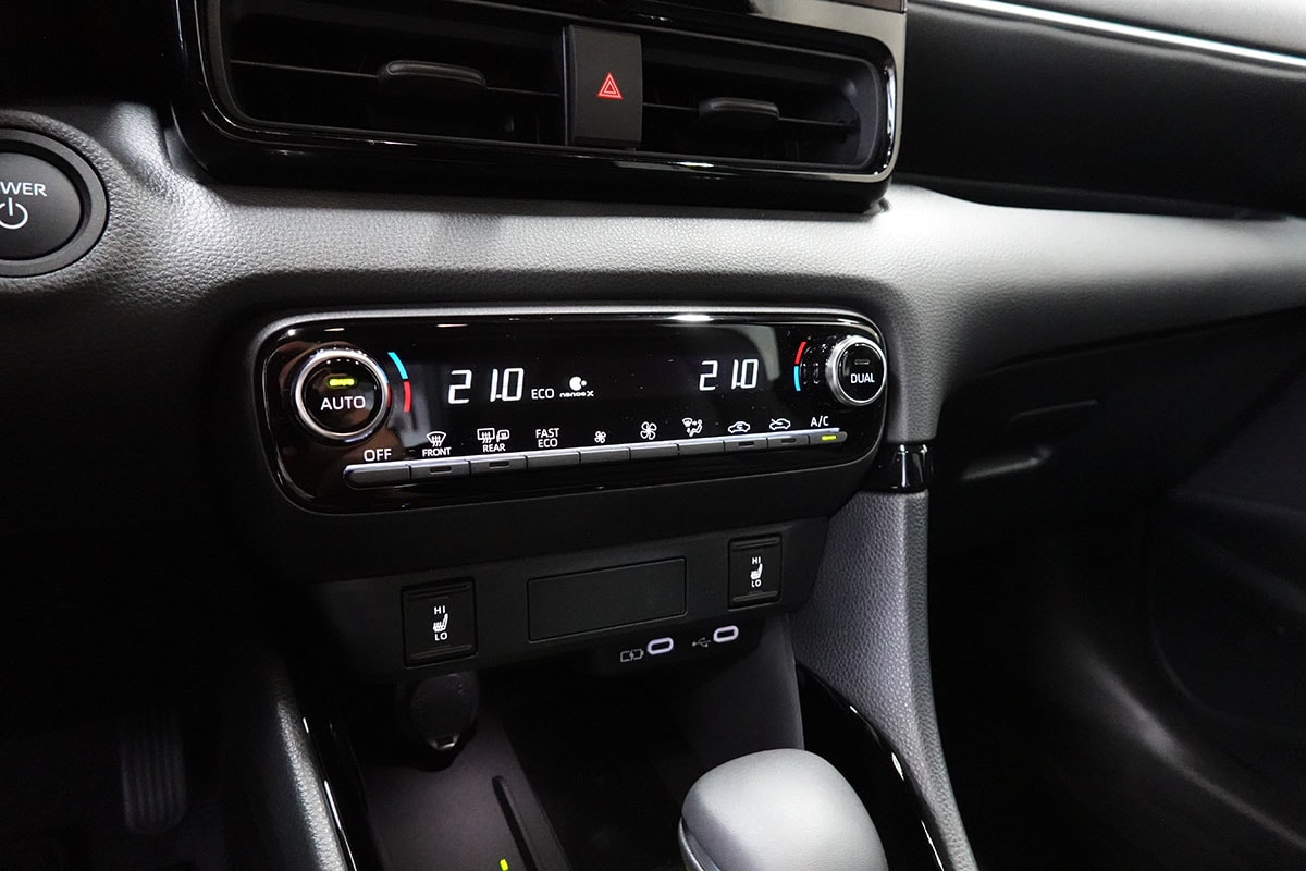 TOYOTA Yaris 1.5 Premium e-CVT-image-14
